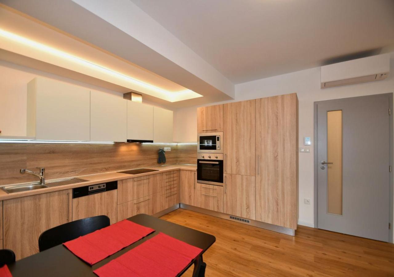 EFI Residence Holzova 28