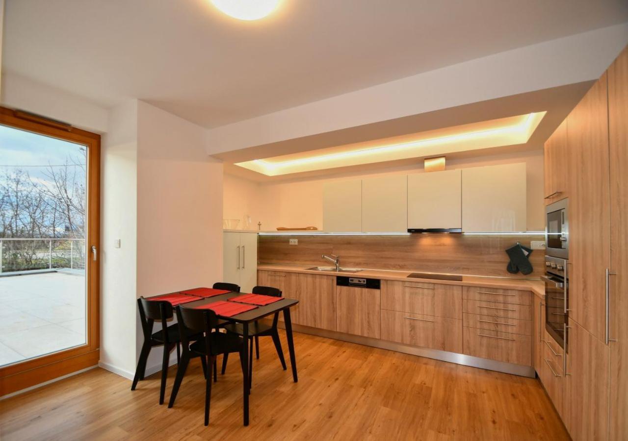 EFI Residence Holzova 28