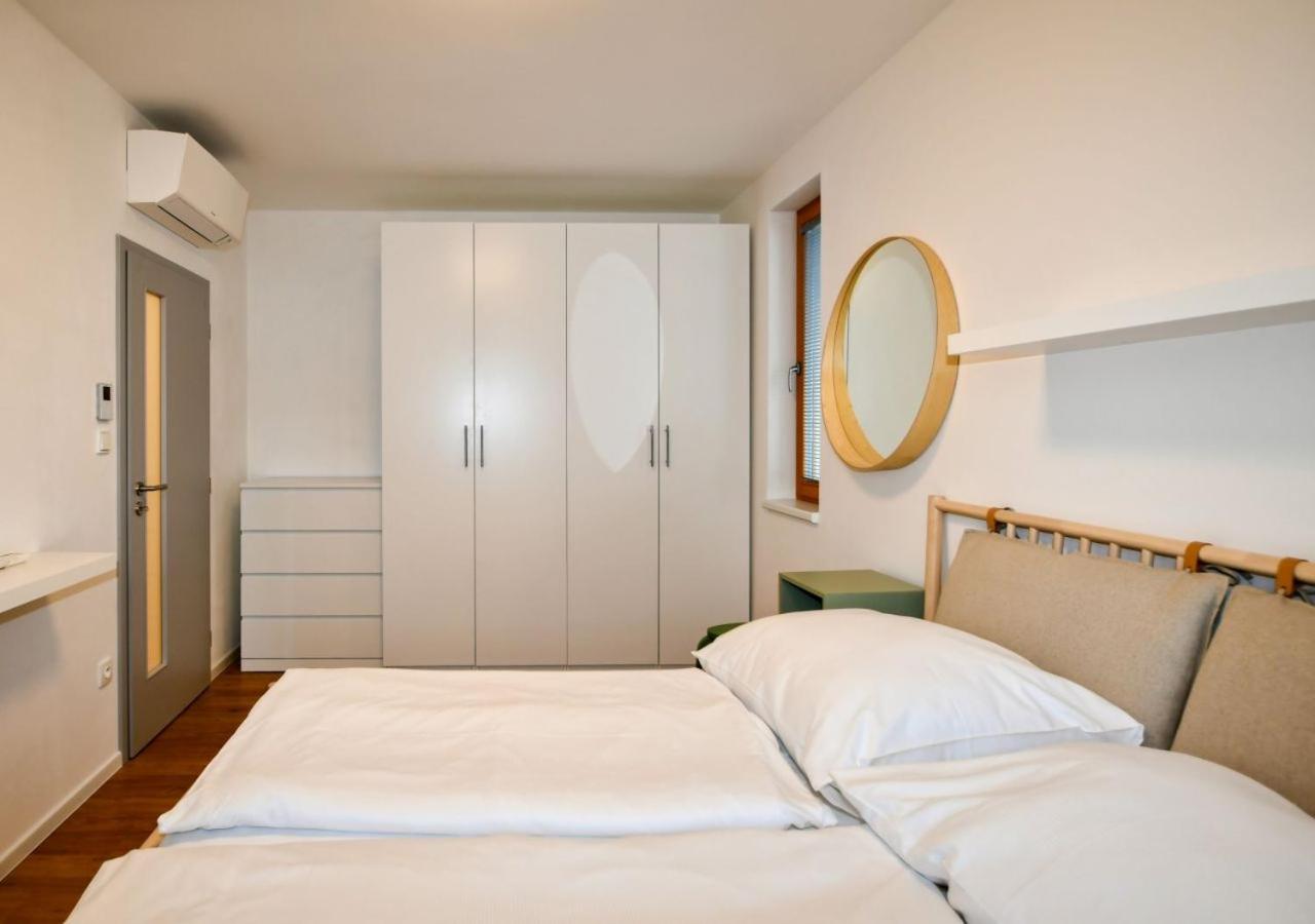 EFI Residence Holzova 28