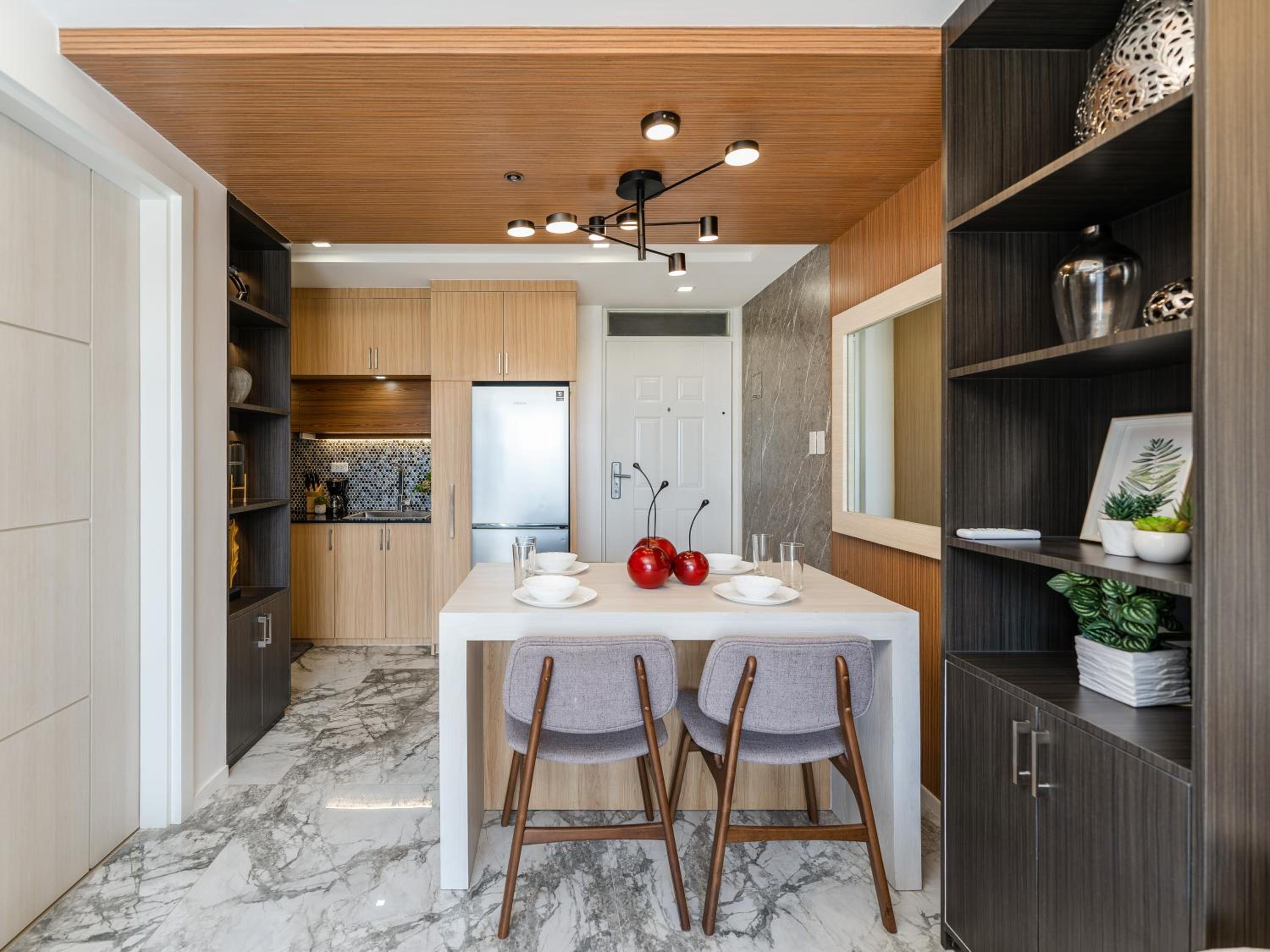 537 AMANI LUXURY SUITE, 3 Minutes to Airport,with Gym & Pool, FAST WI-FI, Free Netflix view 5