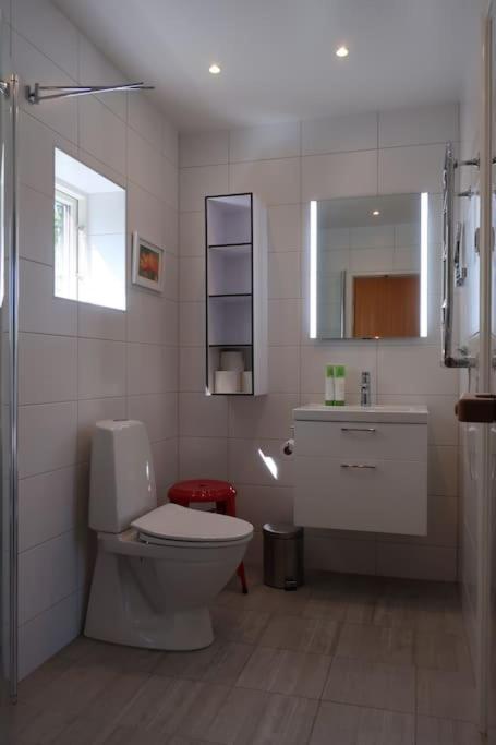 Lovely house on beautiful private lakeside estate! view 5