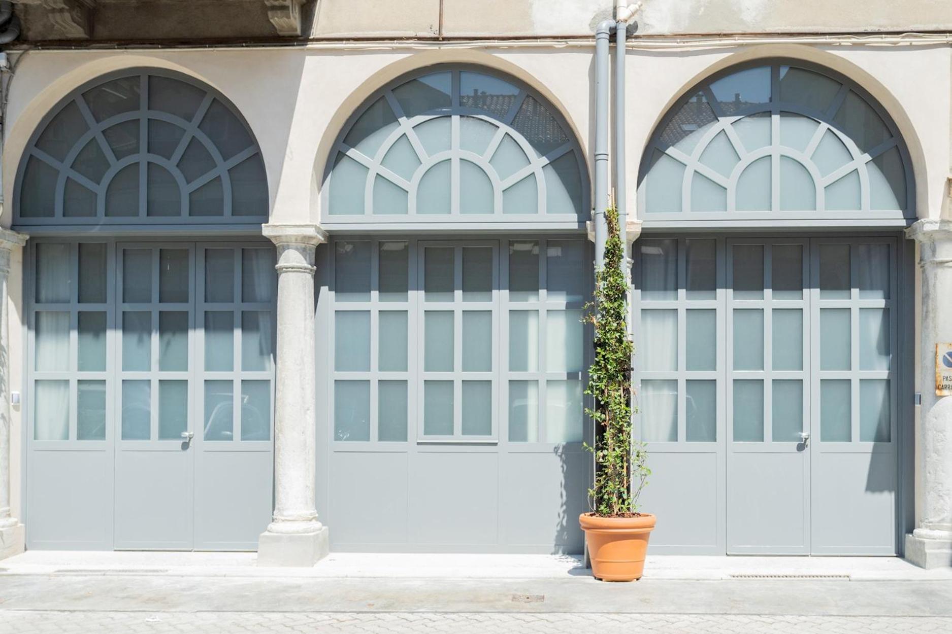 Hotel Romantic Escape city centre with Jacuzzi & Parking by Rent All Como - Image 1