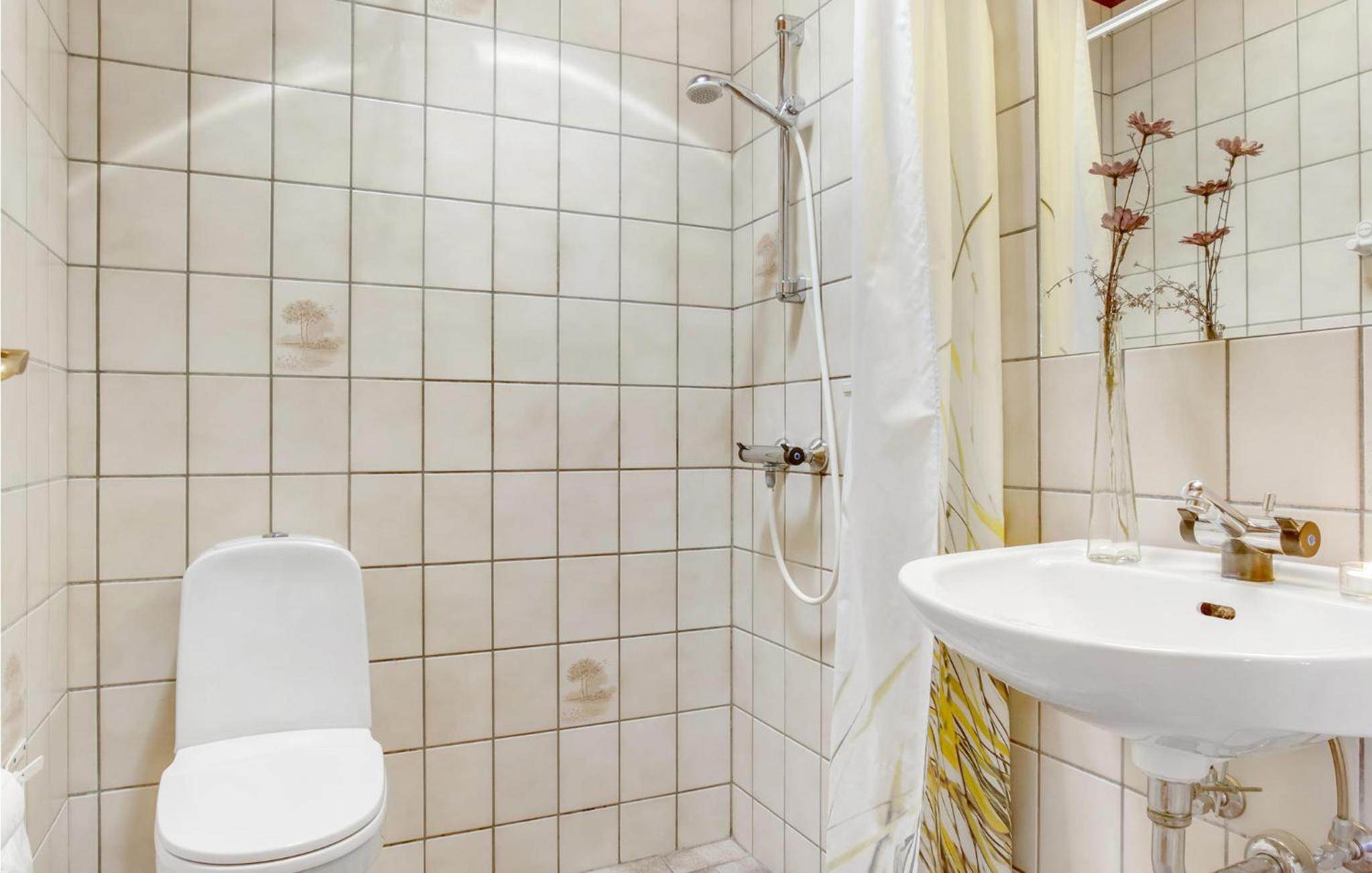 Cozy Apartment In Allinge With Wifi