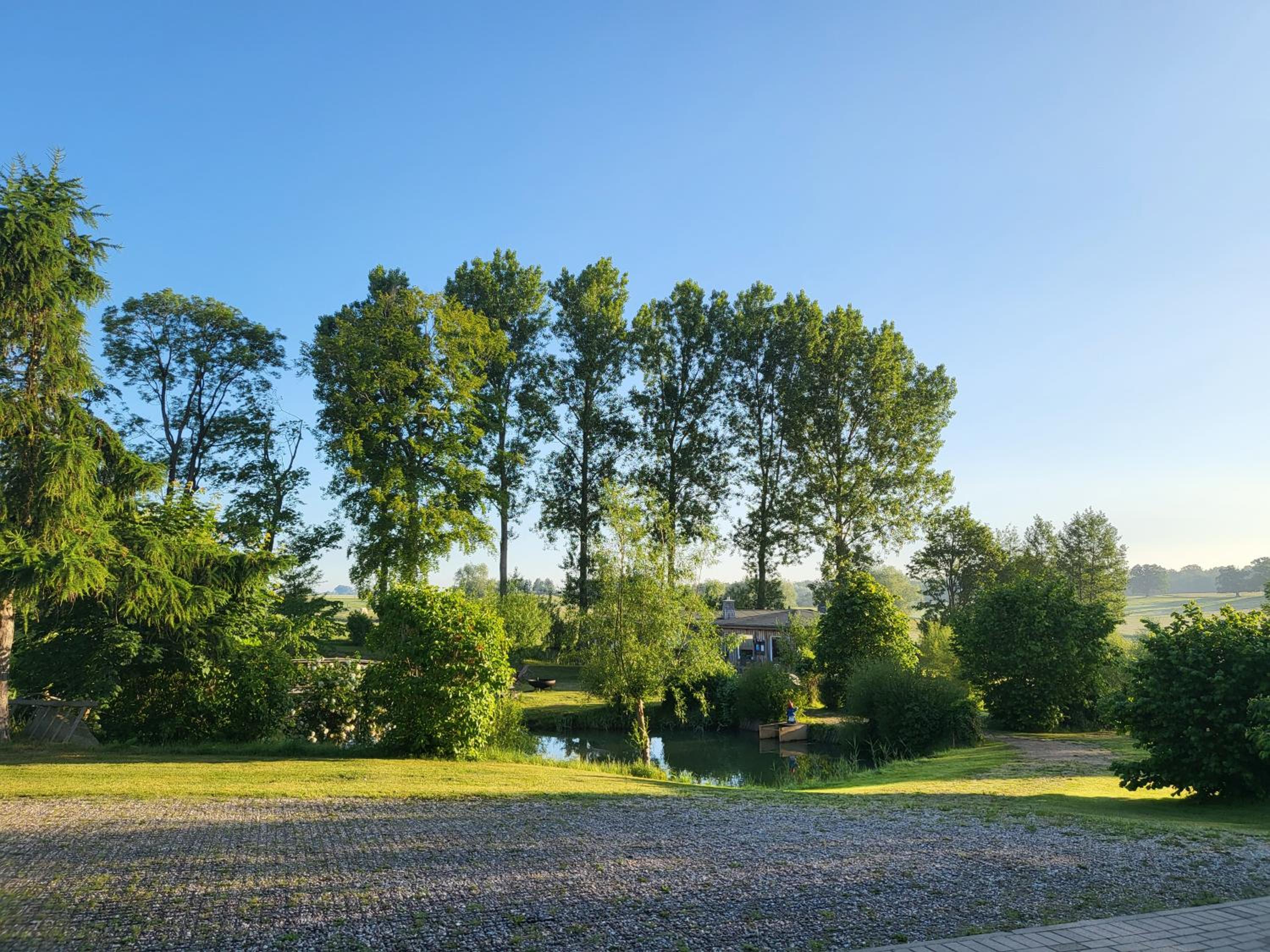 Peenehof Köppen - Ferienwohnungen & Schlaffässer