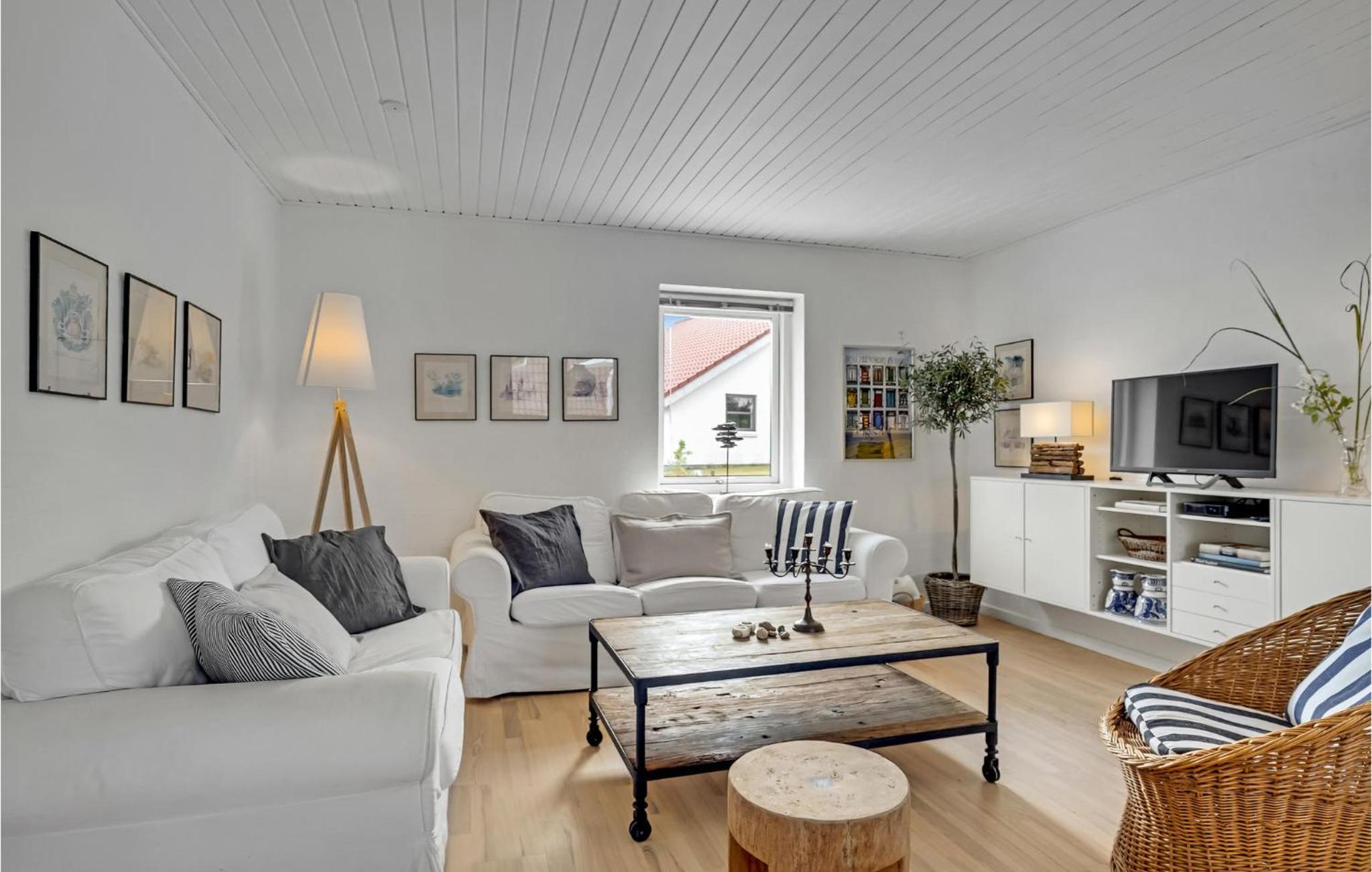 4 Bedroom Gorgeous Home In Blokhus view 3