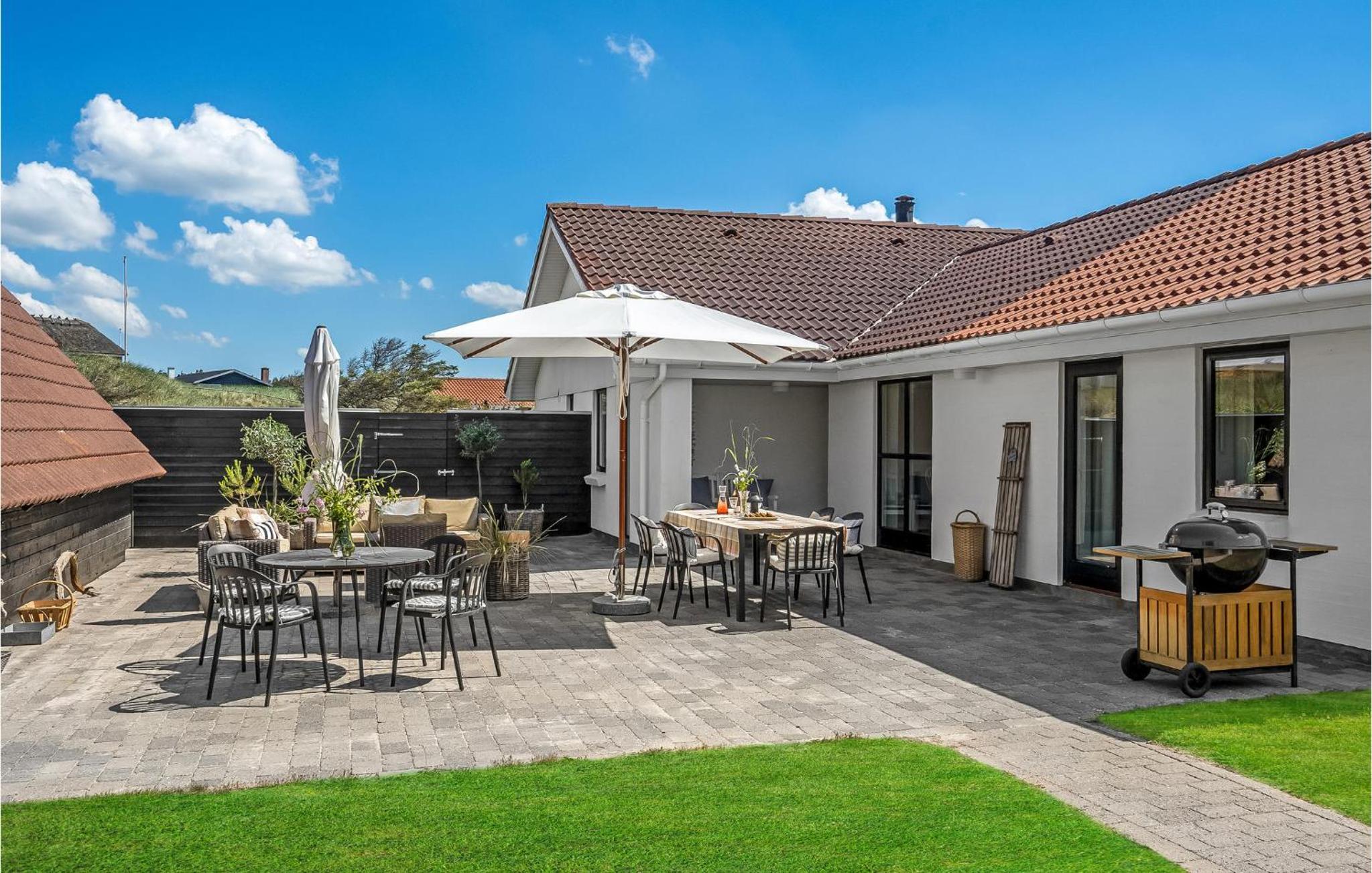 4 Bedroom Gorgeous Home In Blokhus view 2