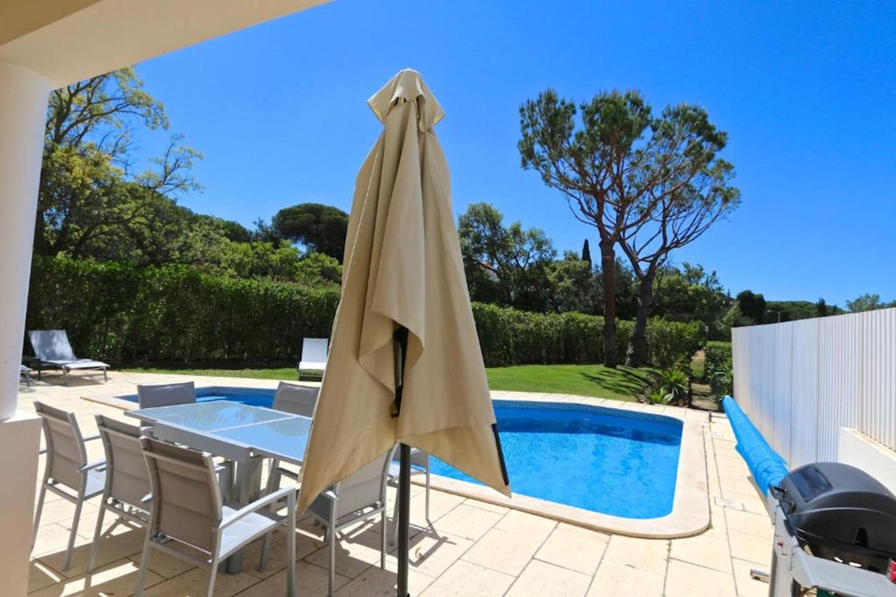 Spacious Vilamoura Villa 4 Bedrooms Villa Amendoeira Table Tennis view 2