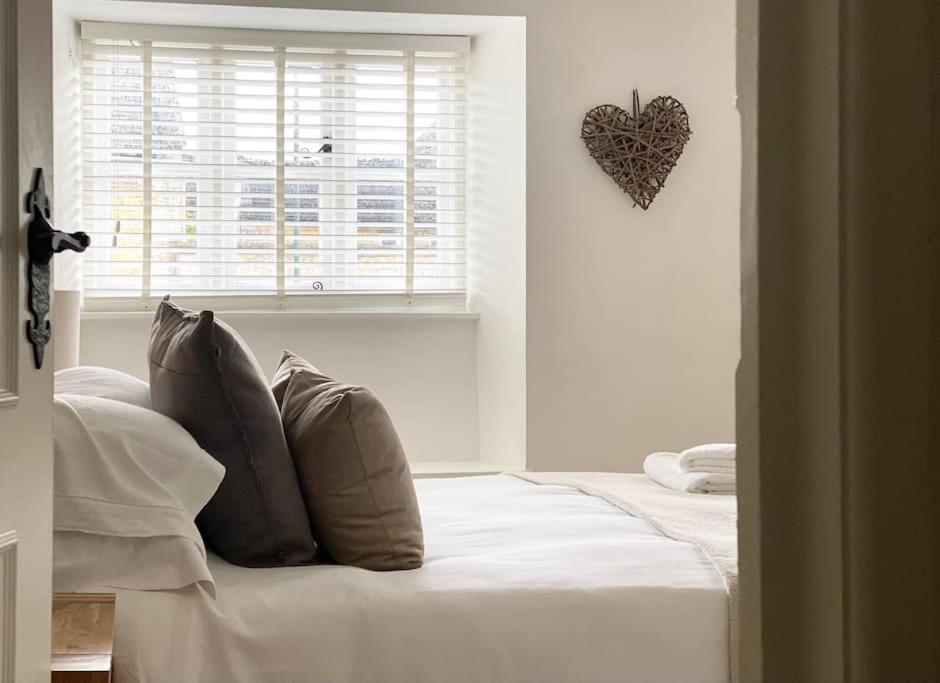 Charming Cottage in Heart of Bourton-on-the Water view 5