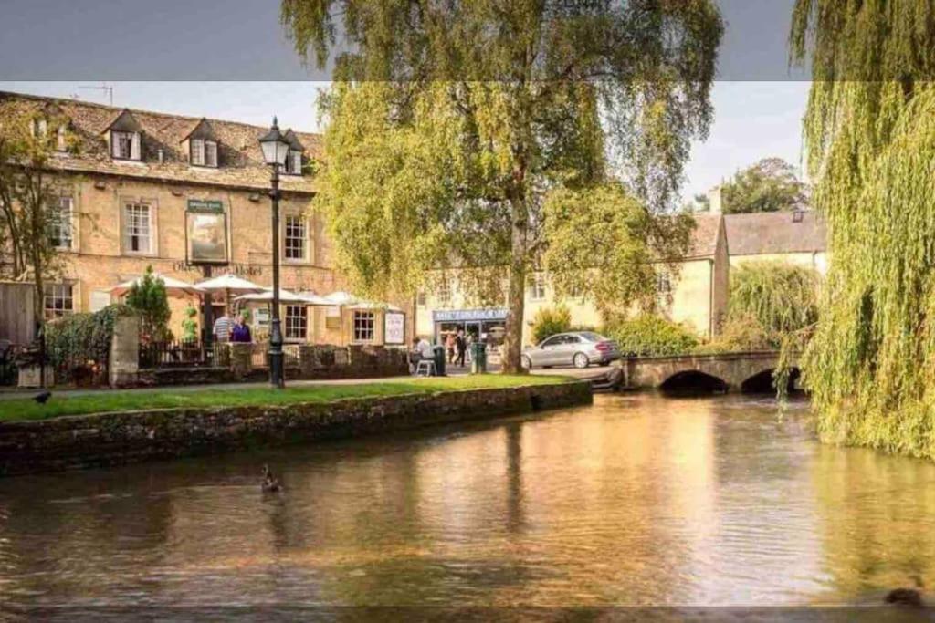 Charming Cottage in Heart of Bourton-on-the Water view 3