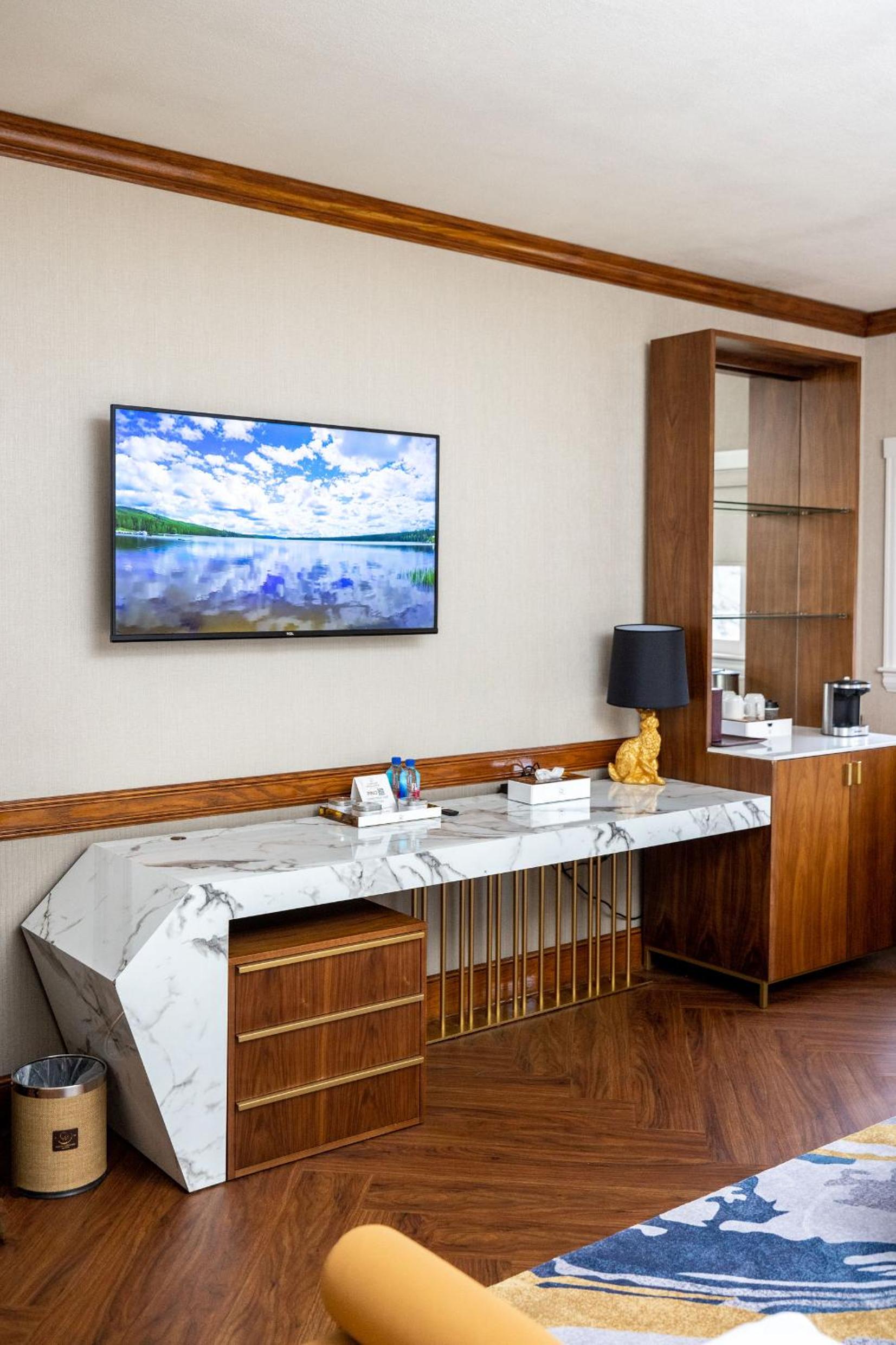 Chateau Merrimack Hotel & Spa