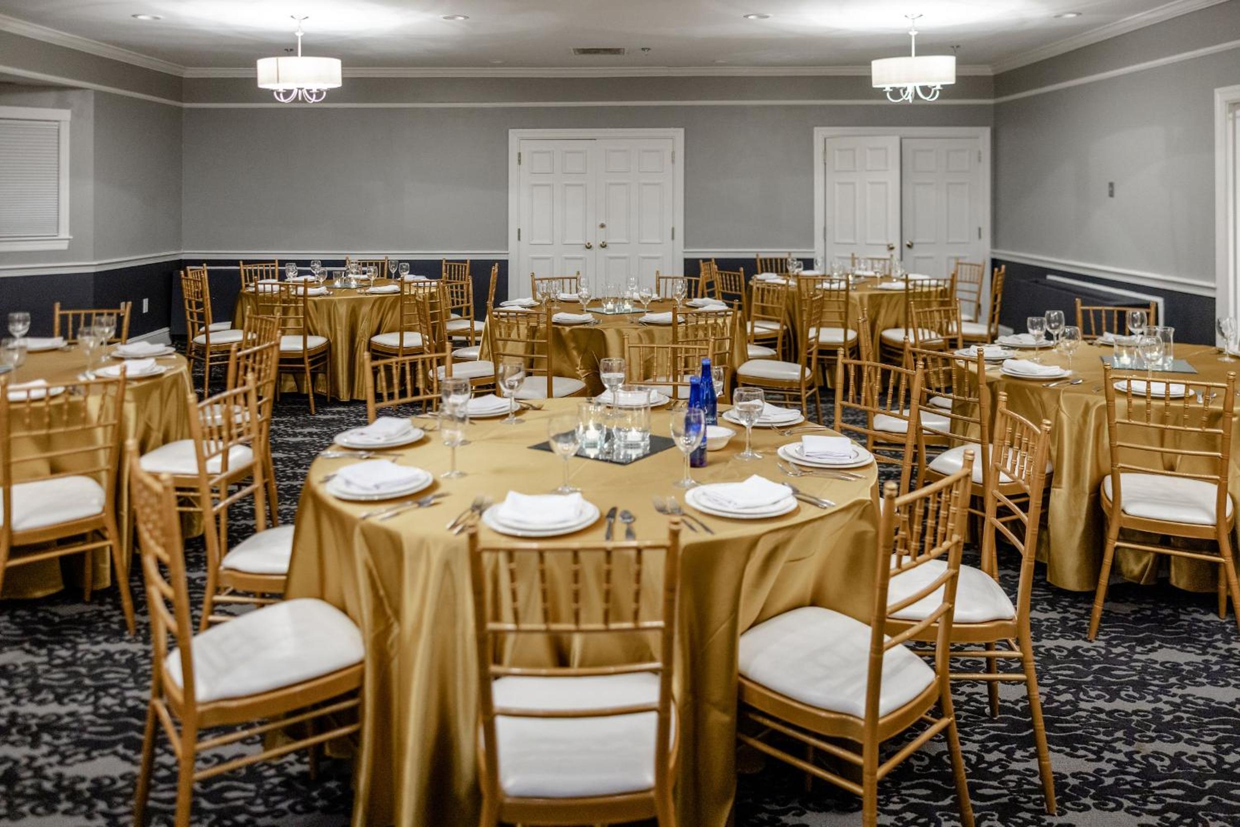 Chateau Merrimack Hotel & Spa