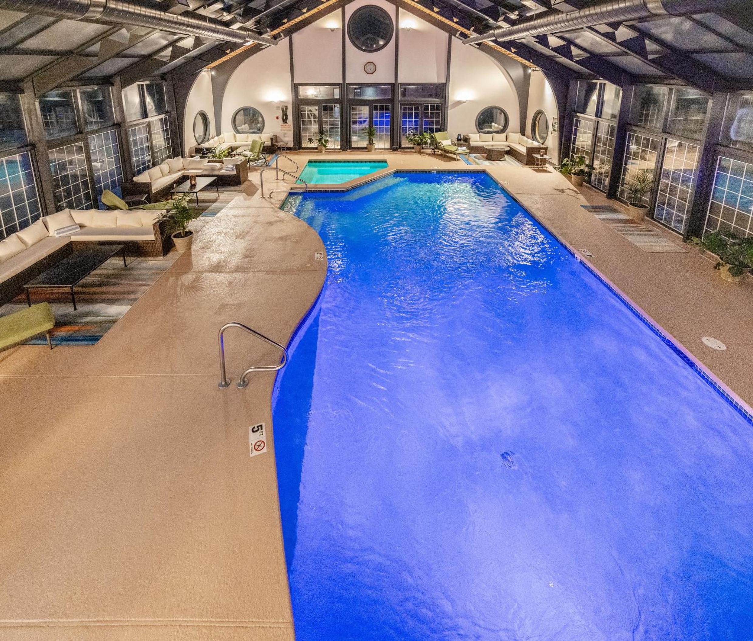 Chateau Merrimack Hotel & Spa