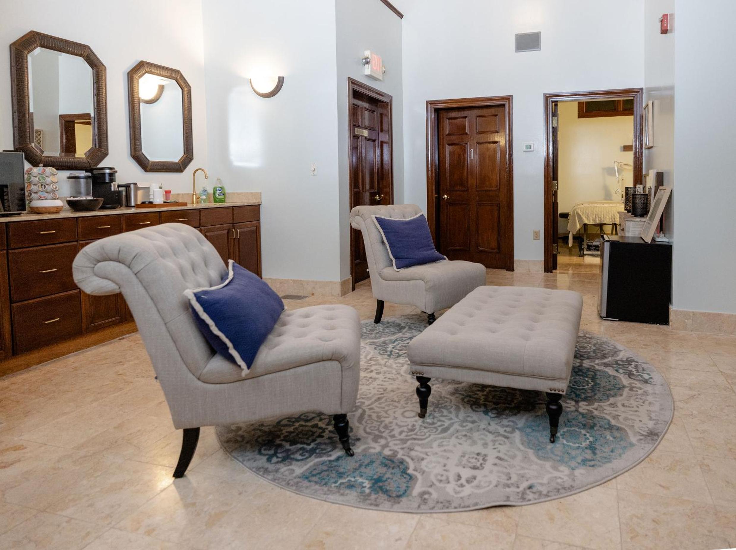 Chateau Merrimack Hotel & Spa