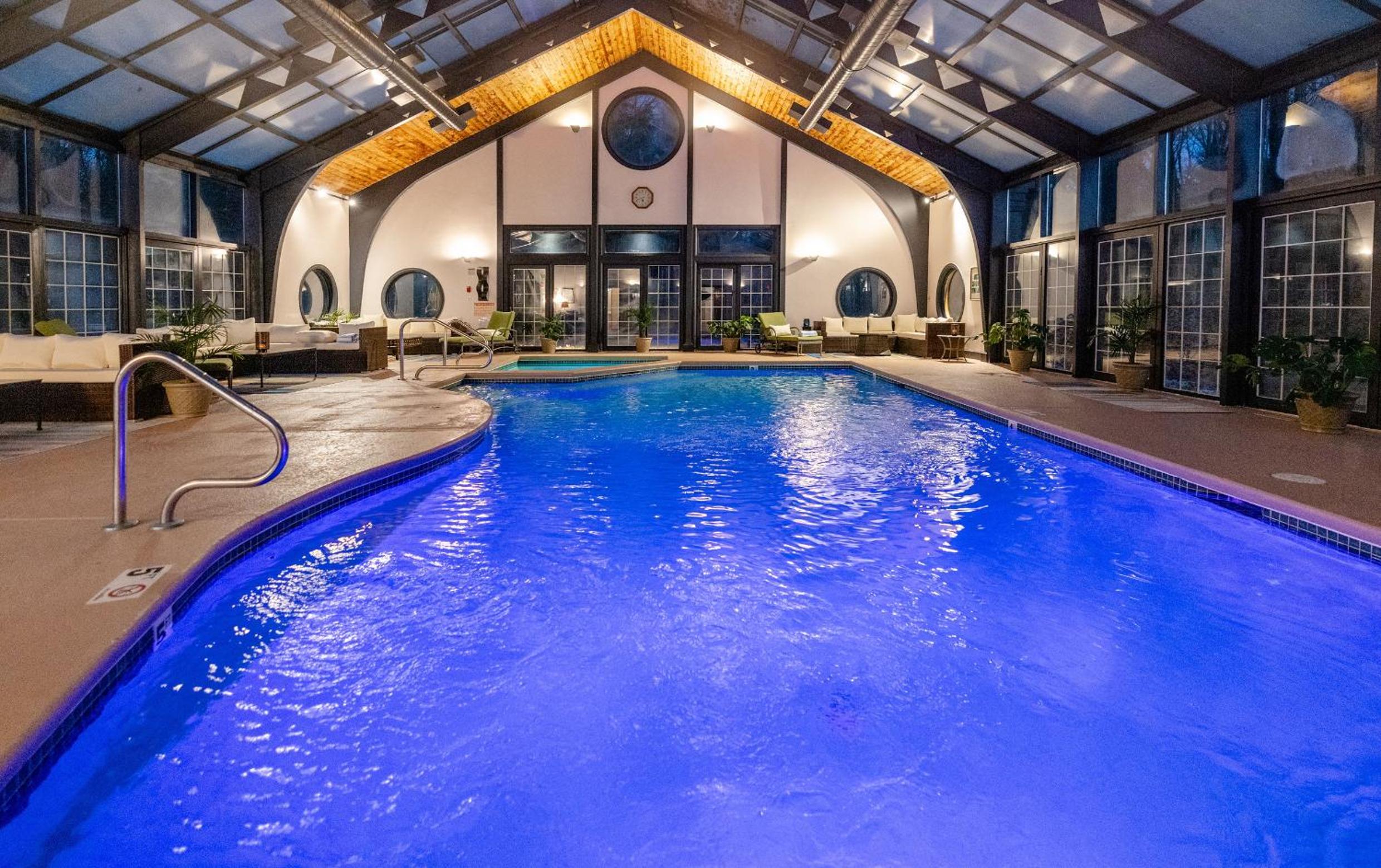Chateau Merrimack Hotel & Spa