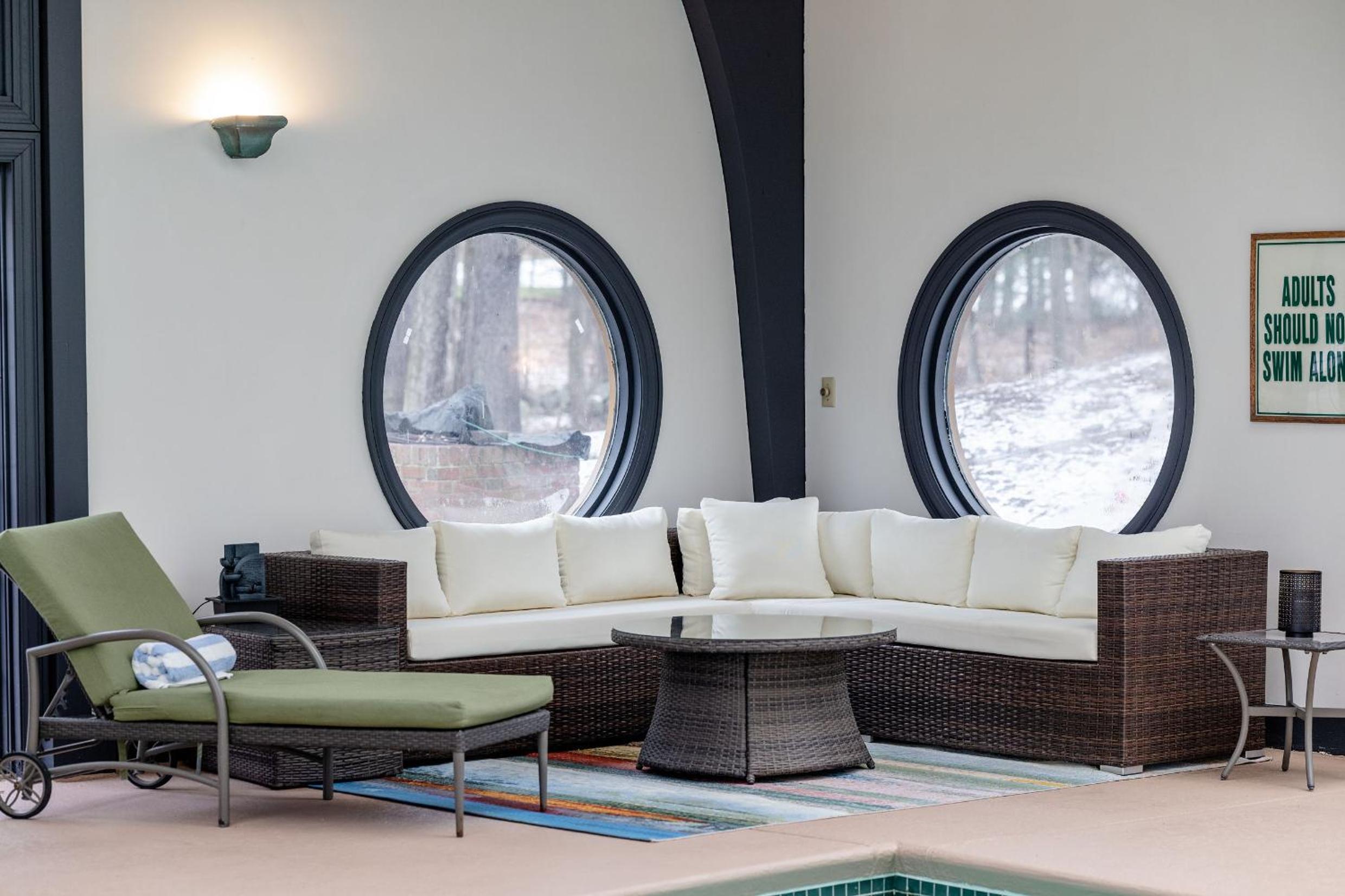 Chateau Merrimack Hotel & Spa