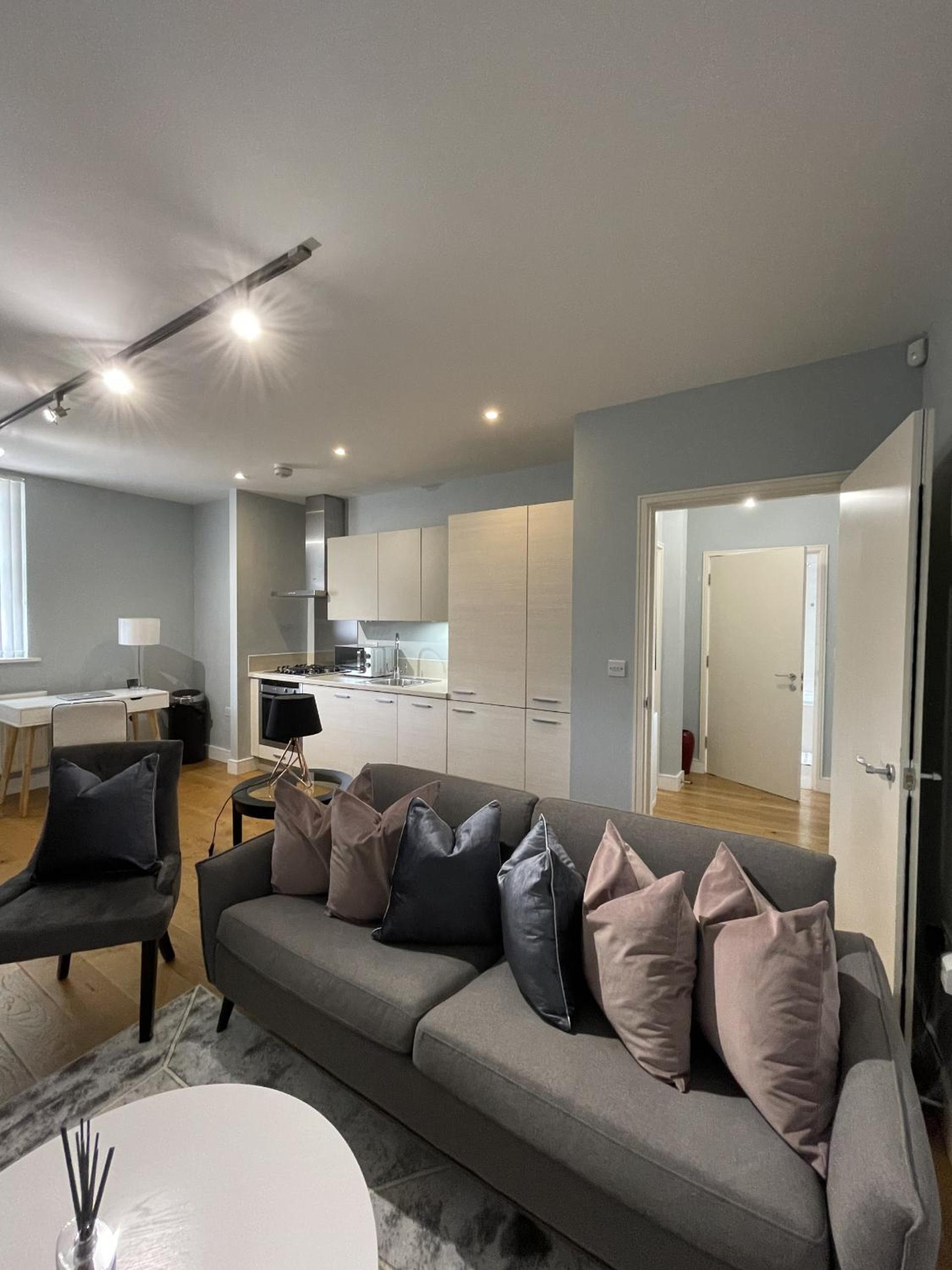 Luxury Private House, Sky TV, Netflix & Free Parking view 4