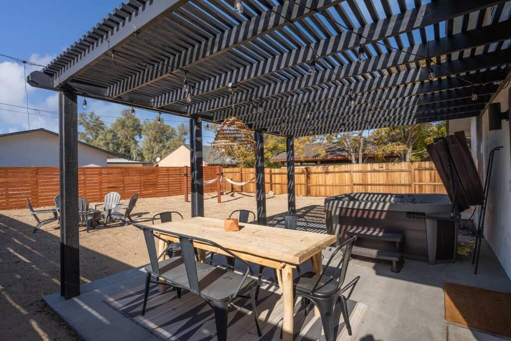 Sunburst Hacienda Hot Tub Firepit Pool Ping-Pong view 3