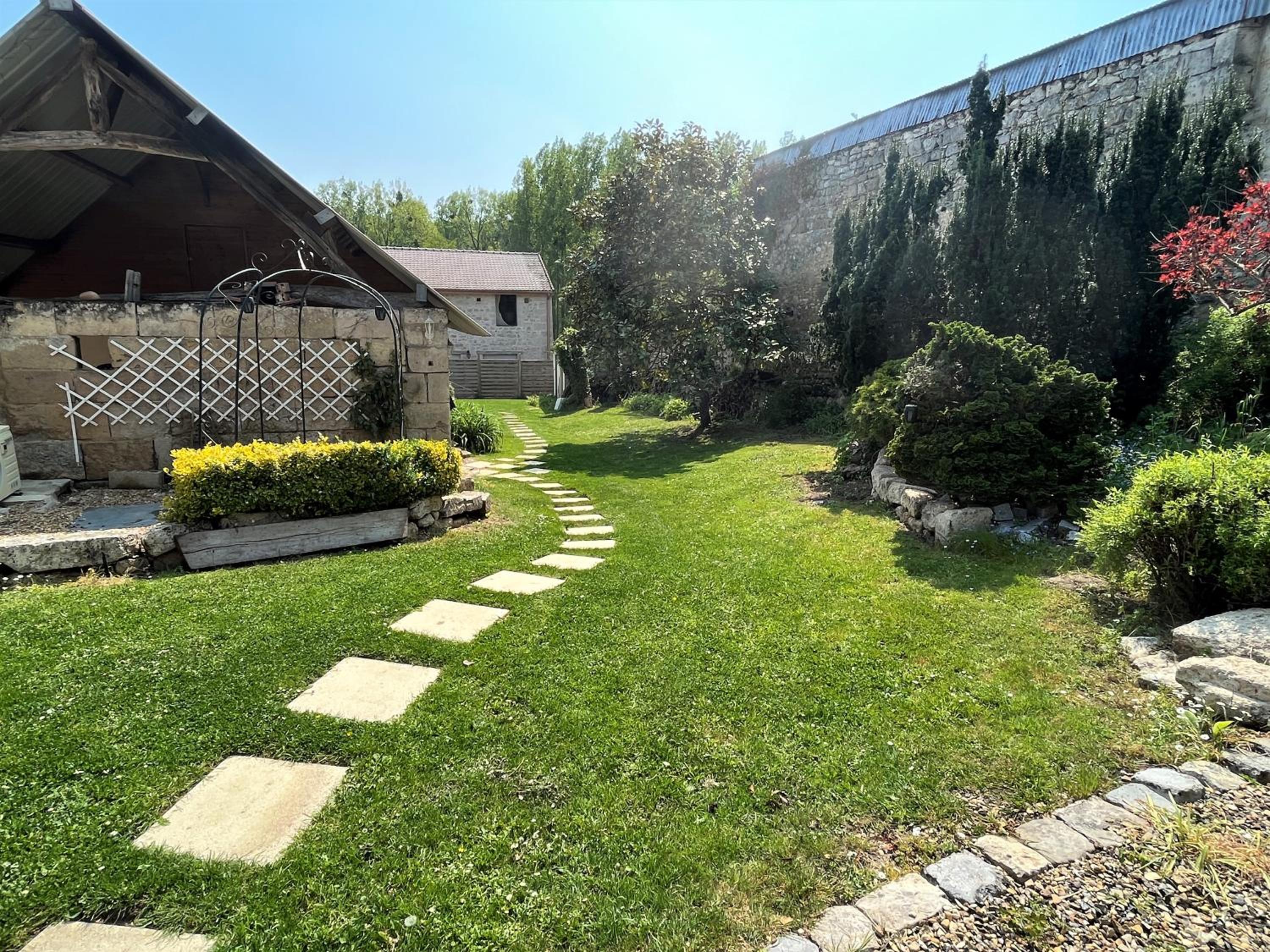 Relais de Poste des Templiers view 4