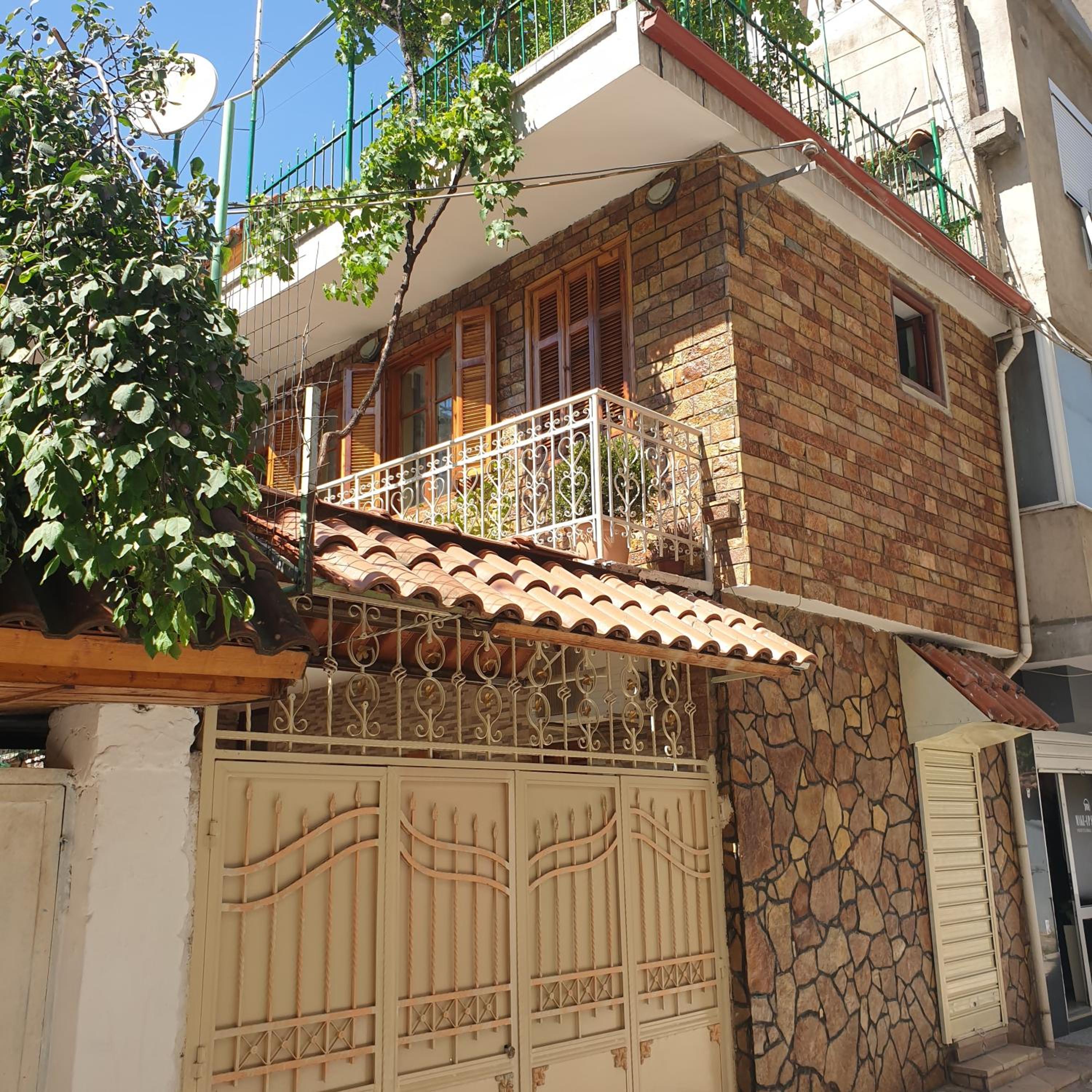 Jordhani's House