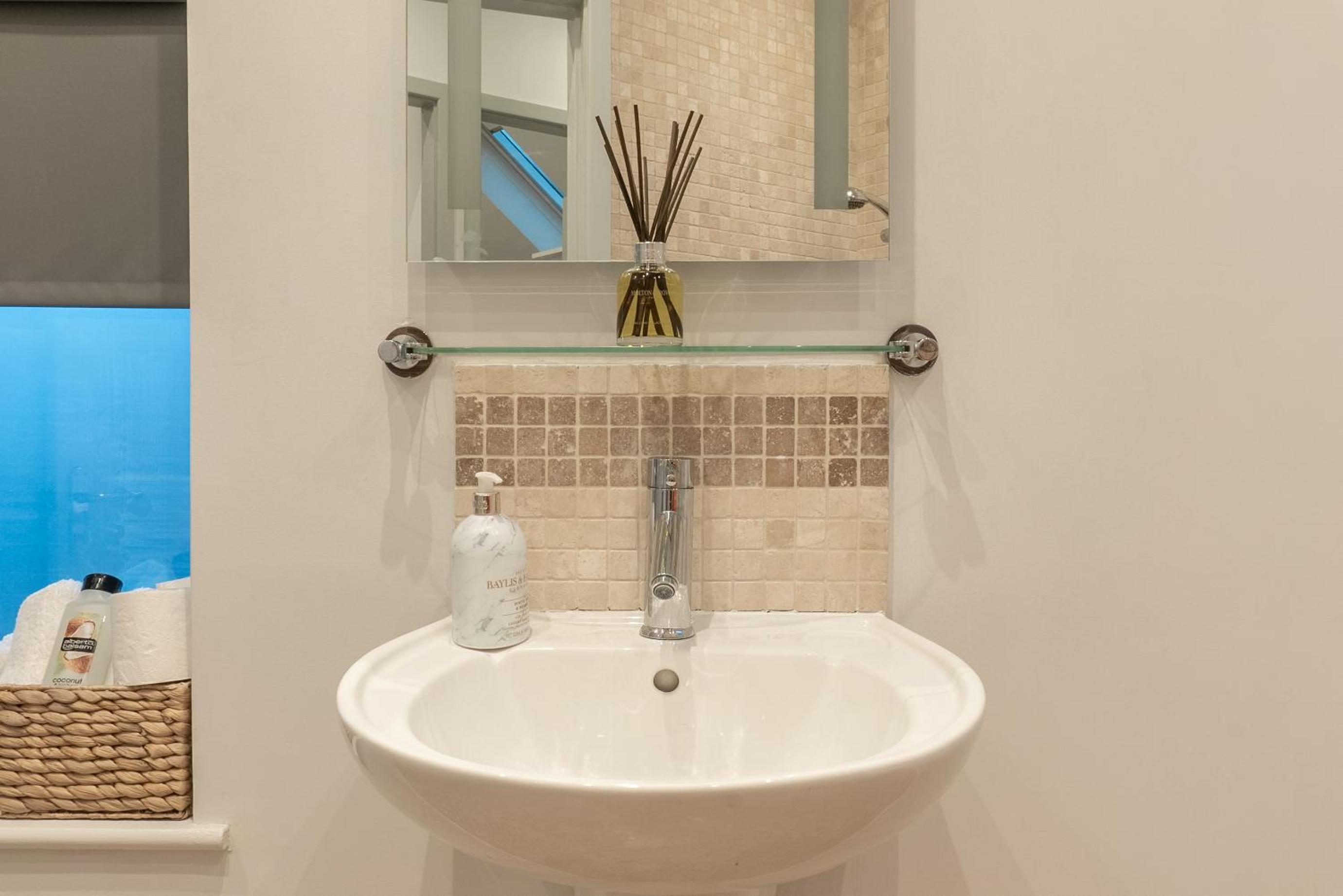 The Old Coach House- luxury Harrogate Home Detached Quite Stylish whole house short walk from the Conference- town centre view 5