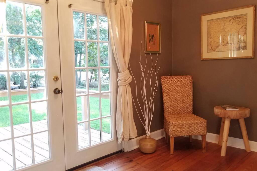 Historic 2-Bedroom Cloverdale Cottage view 2