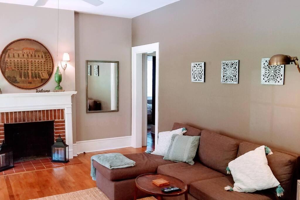 Historic 2-Bedroom Cloverdale Cottage view 4