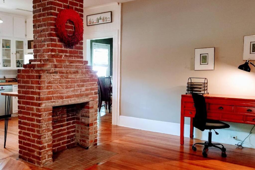 Historic 2-Bedroom Cloverdale Cottage view 5