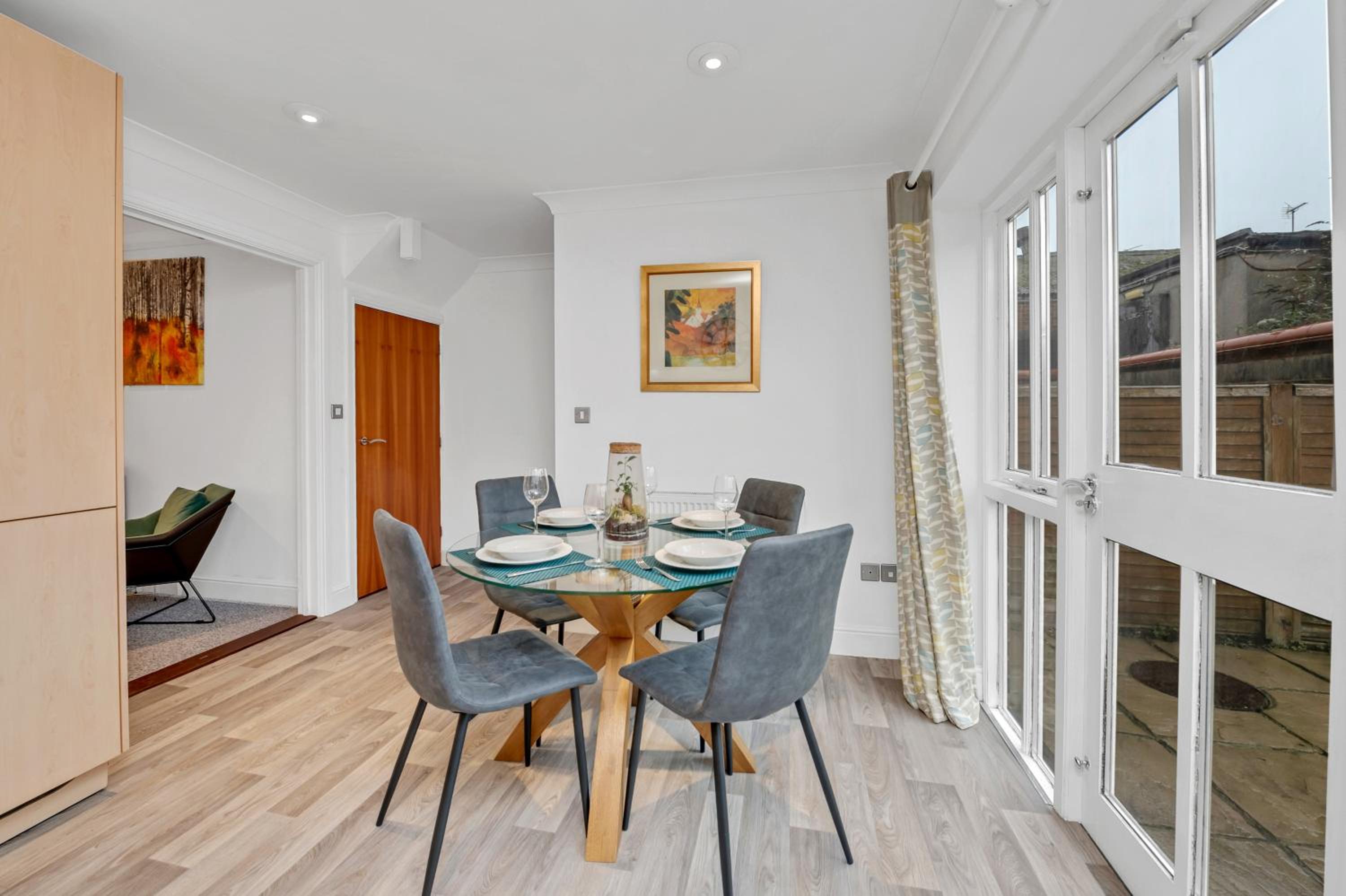 10 St Edmundsbury Mews view 3