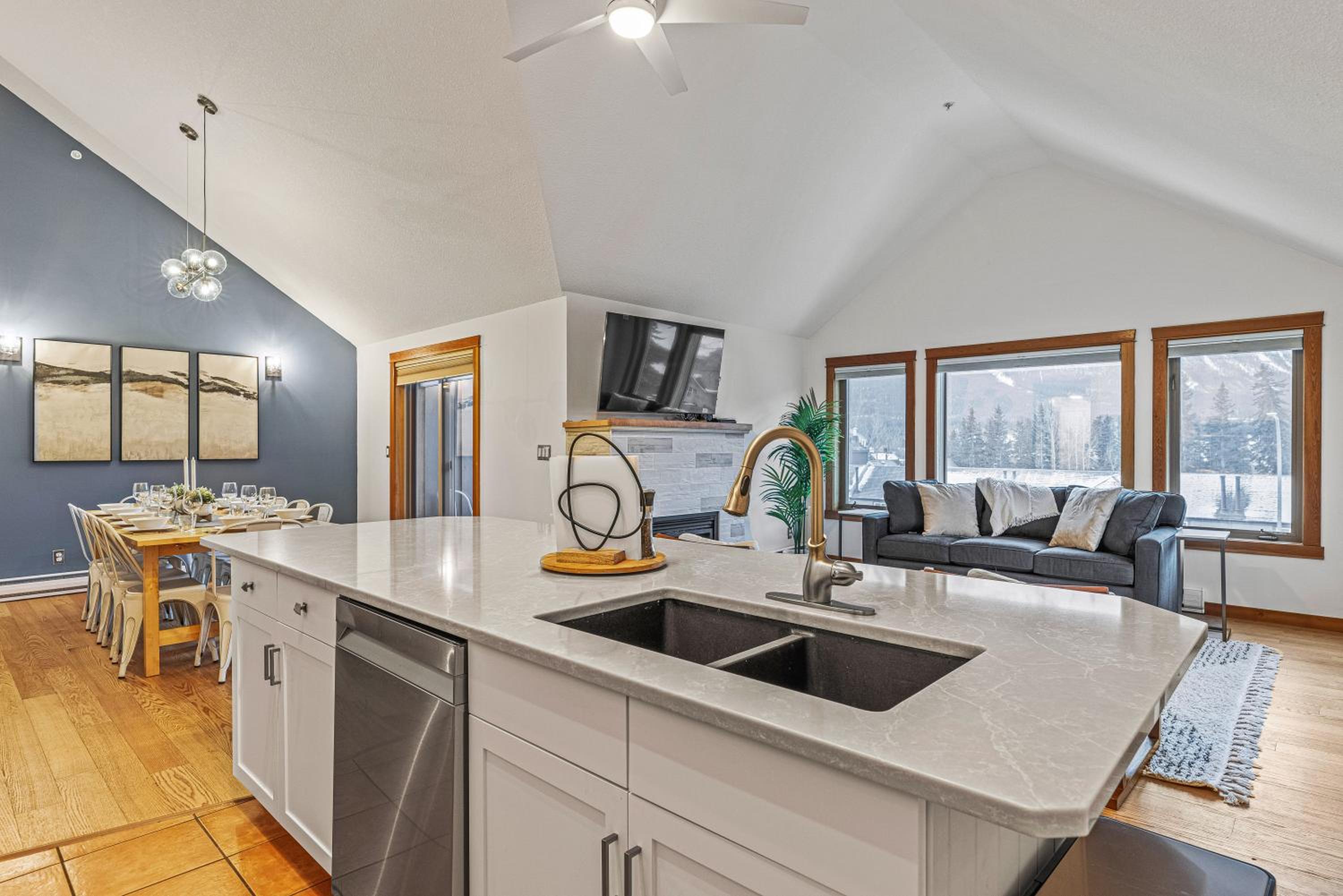 Rooftop Hot tub Spacious Pet Friendly Incredible Views Gym