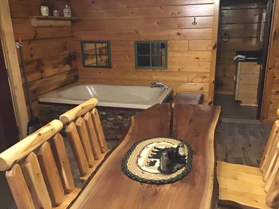 Dollywood! Dancing Bear 3-Bear Tracks-Newly Renovated view 5