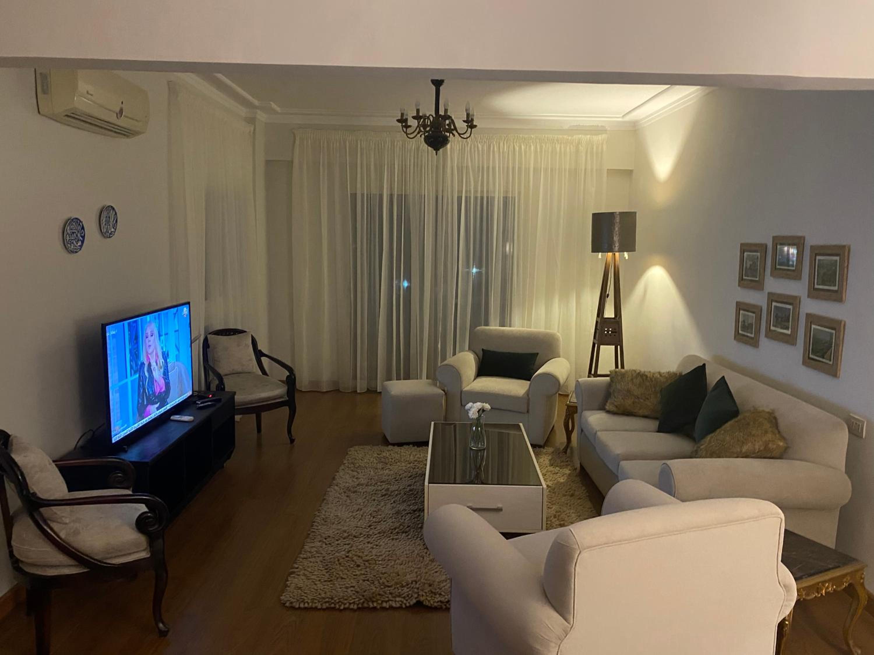 Nile View Apartment - Sleeps 4 & Balcony