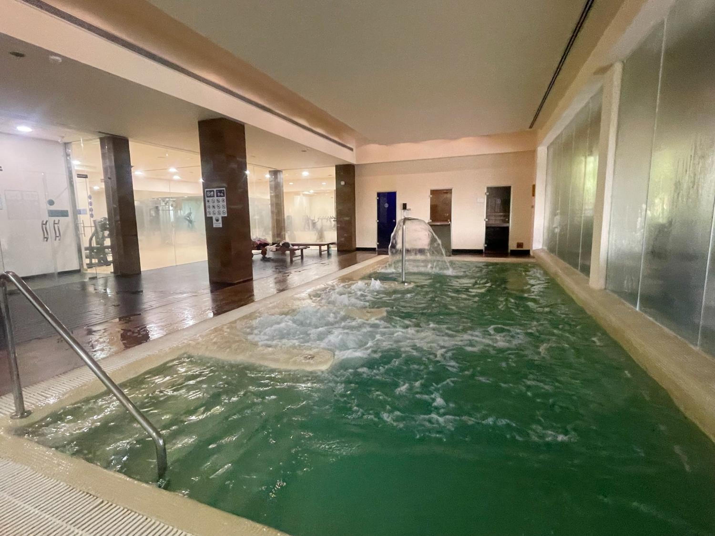 Luxurious 2 bedroom apartment with Spa facilities - Image 4