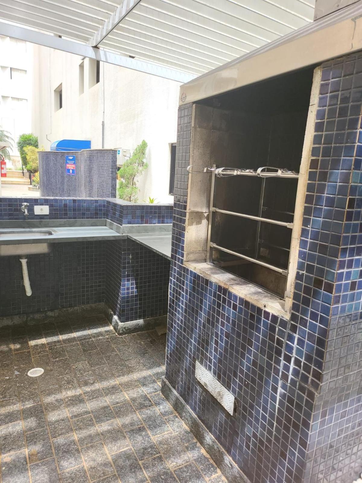 Apartamento em Pitangueiras - 100 metros da praia