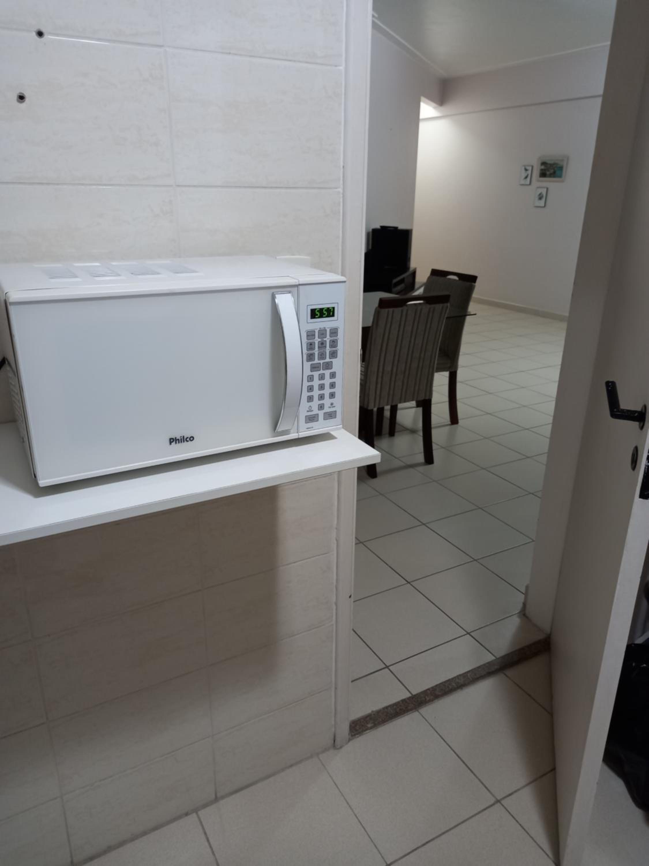 Apartamento em Pitangueiras - 100 metros da praia