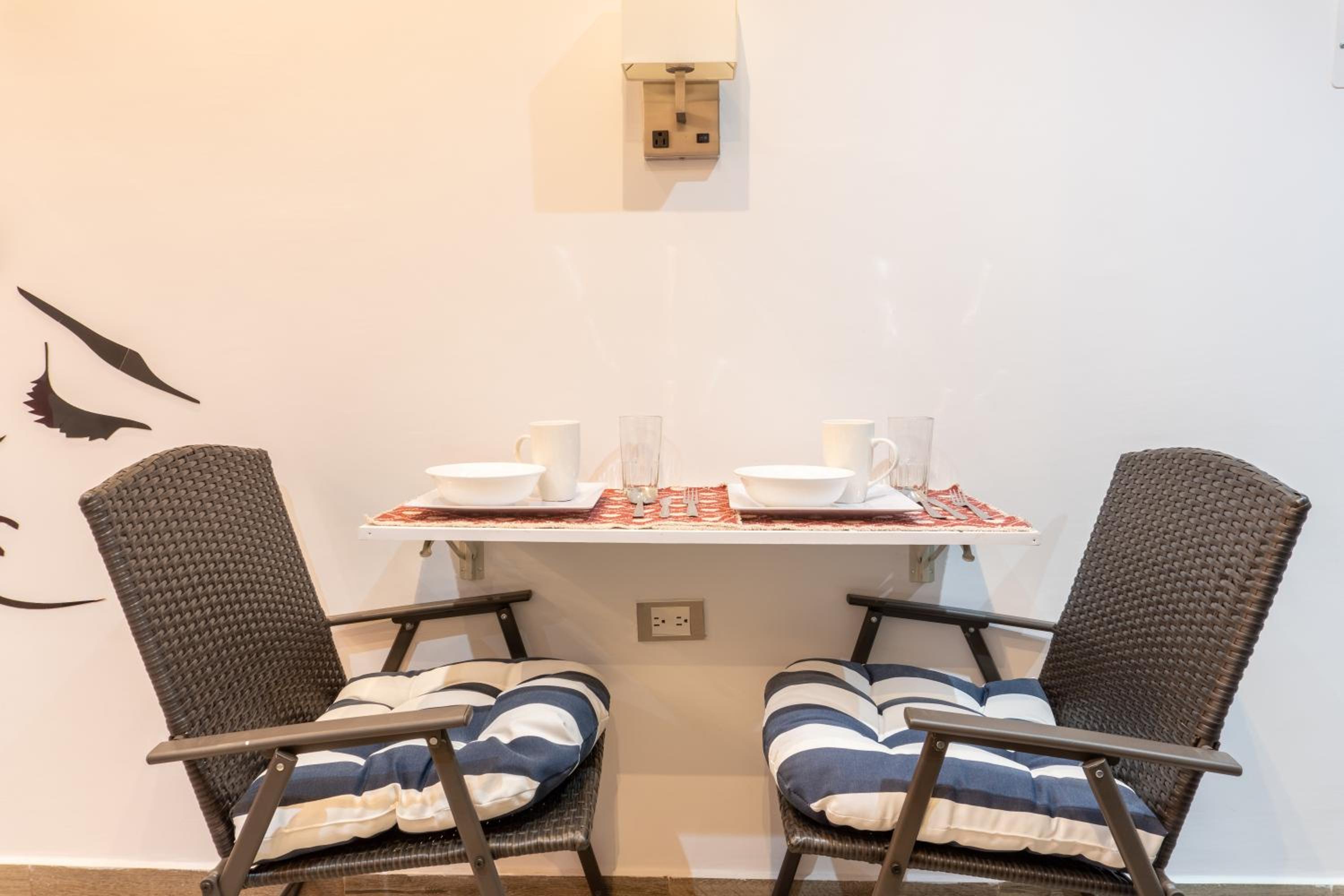 Confort+Relax= Romántico ApartaEstudio + Piscina + Parqueadero