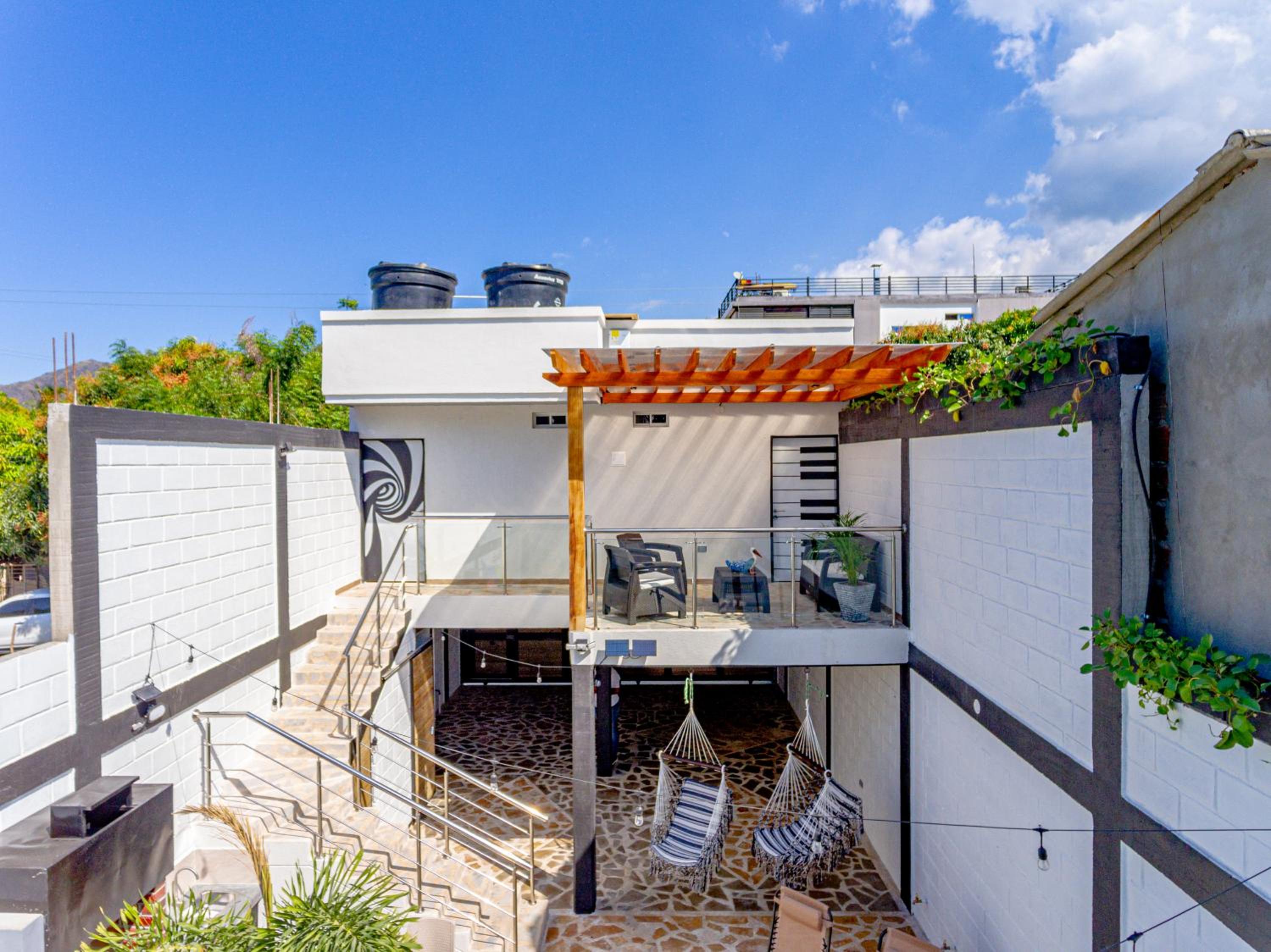 Confort+Relax= Romántico ApartaEstudio + Piscina + Parqueadero