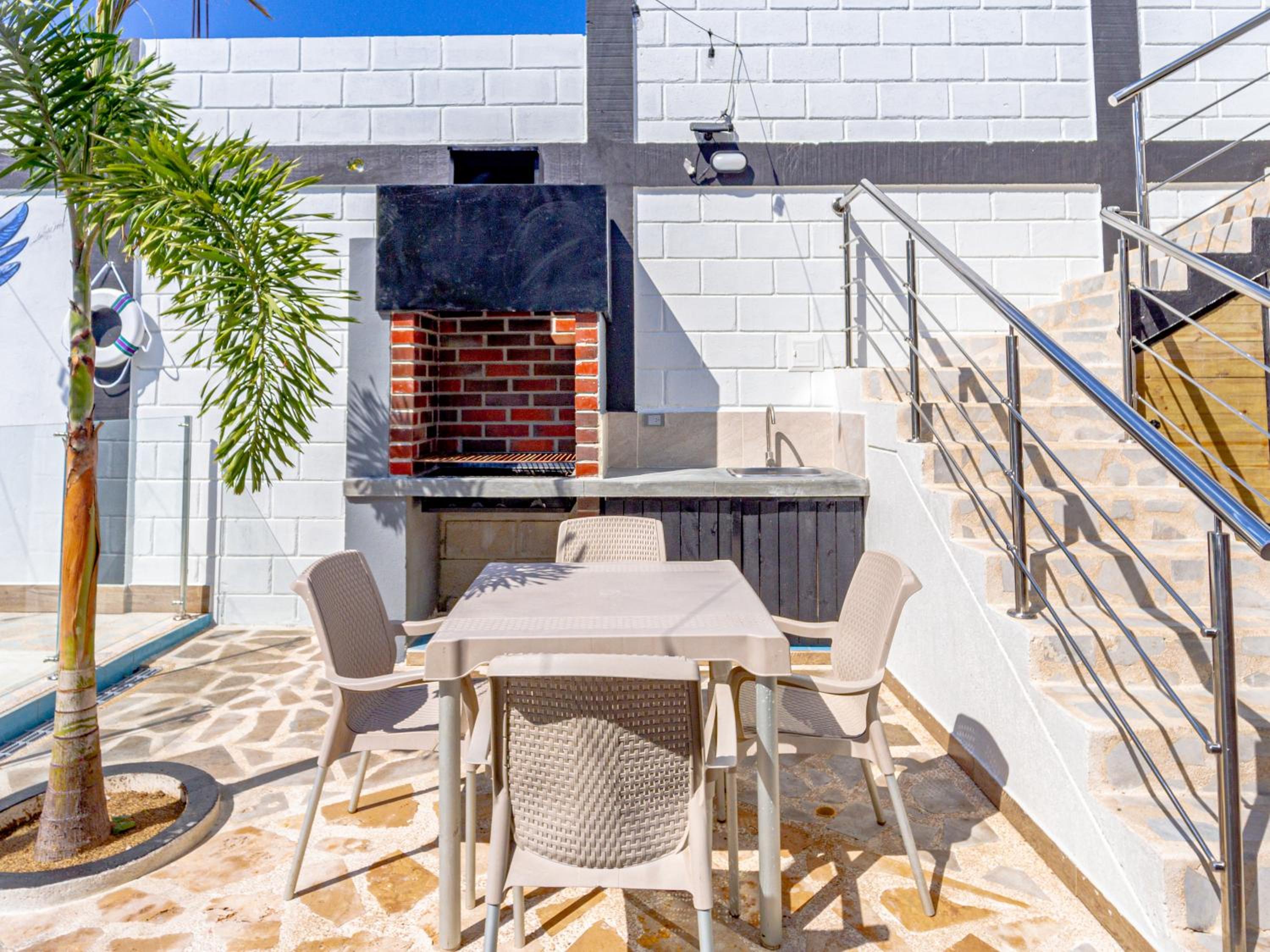 Confort+Relax= Romántico ApartaEstudio + Piscina + Parqueadero
