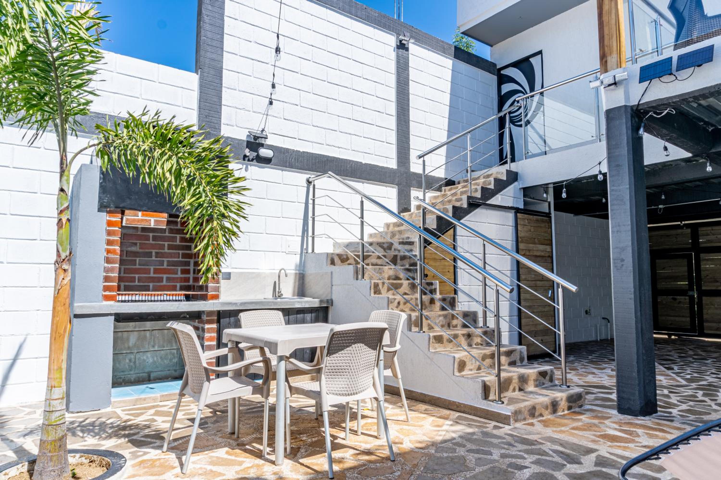 Confort+Relax= Romántico ApartaEstudio + Piscina + Parqueadero