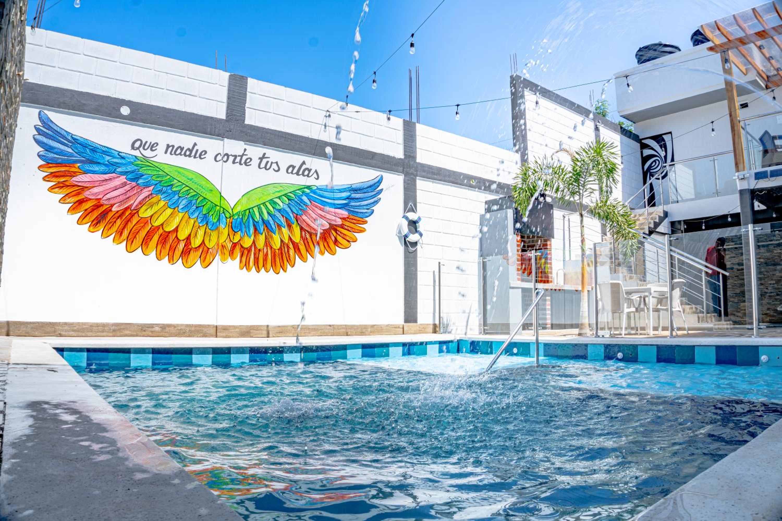 Confort+Relax= Romántico ApartaEstudio + Piscina + Parqueadero