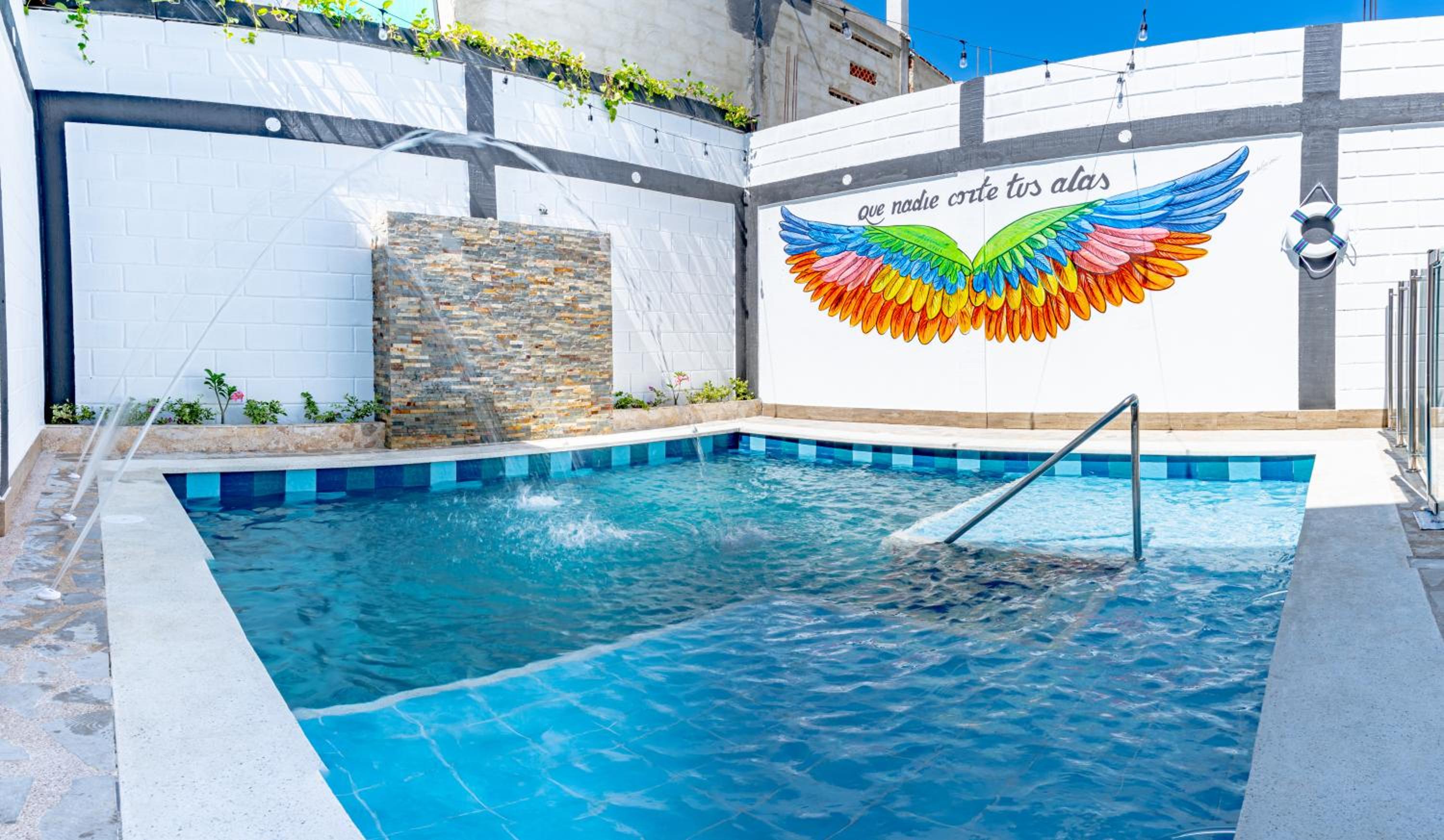 Confort+Relax= Romántico ApartaEstudio + Piscina + Parqueadero