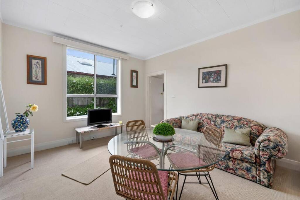 Beach view Rippleside Cottage