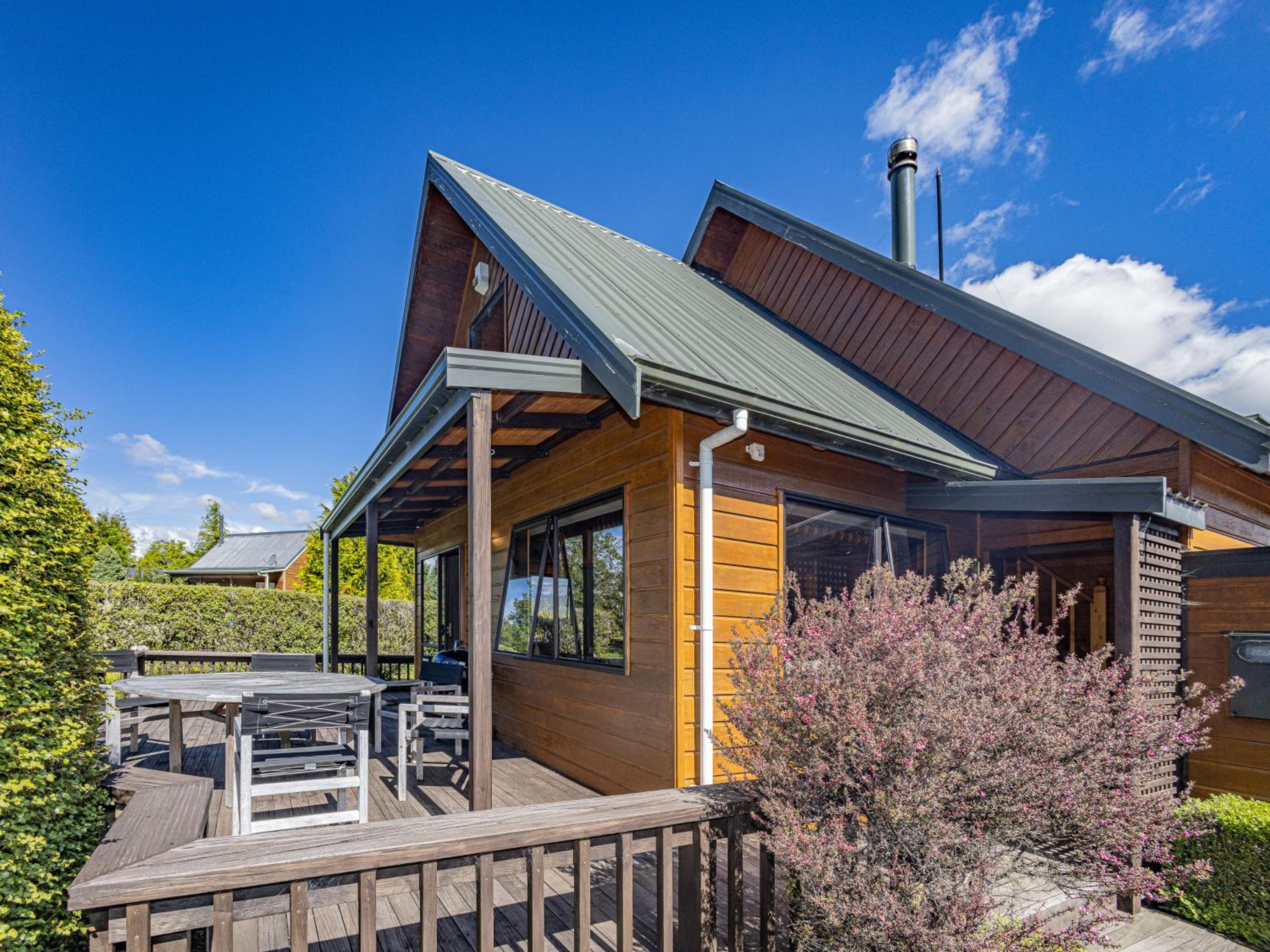Rakau - National Park Holiday Home view 5