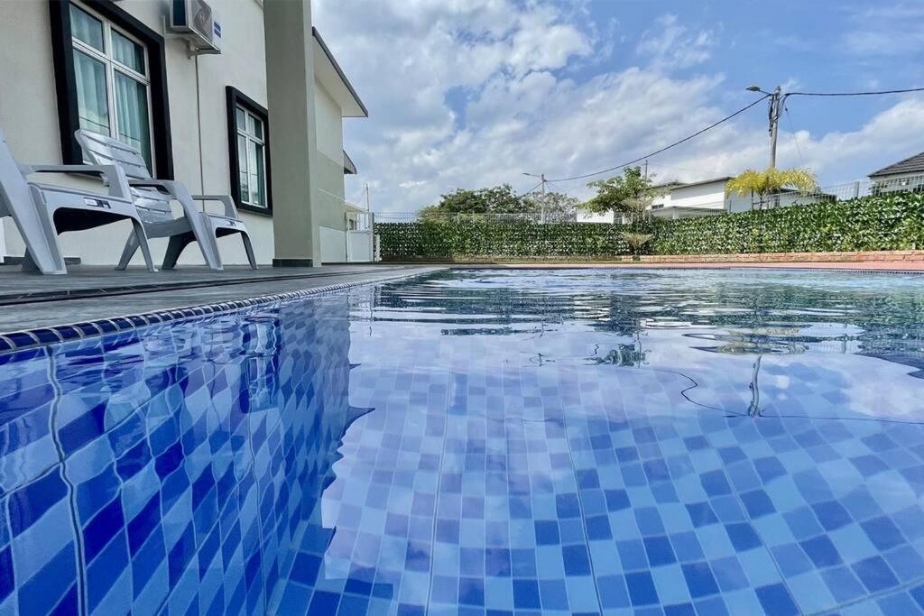 LAMAN KASEH Homestay Bukit Katil 4bedroom with Swimming Pool photo 1