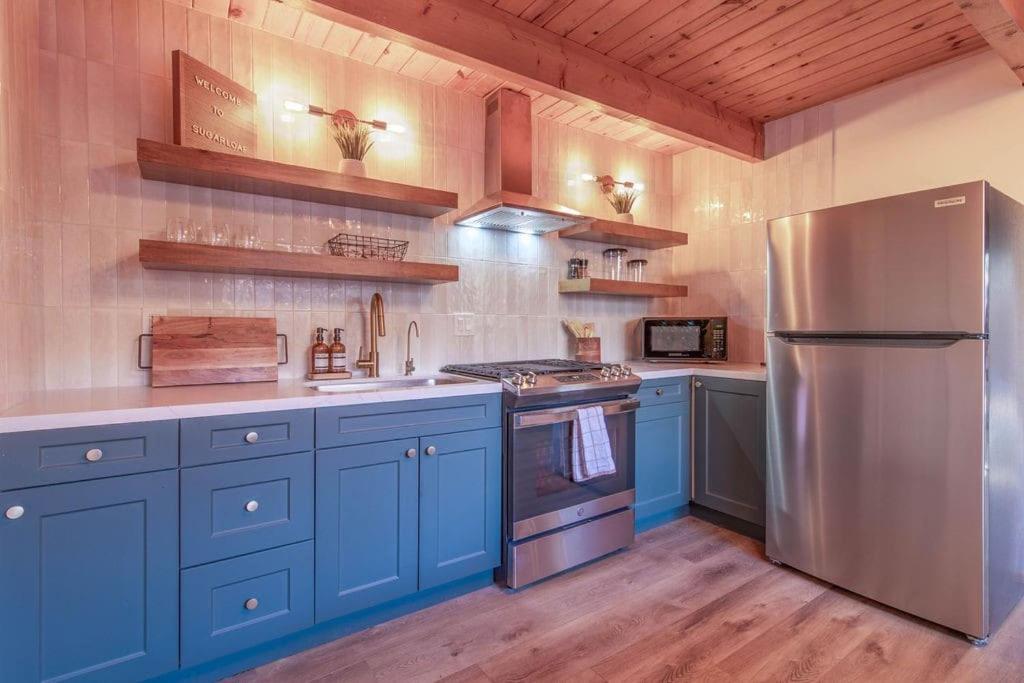 NEW Cozy 2-Bed 2-Bath Sugarloaf Cabin view 2