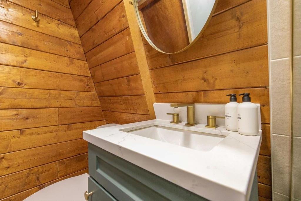 NEW Cozy 2-Bed 2-Bath Sugarloaf Cabin view 4