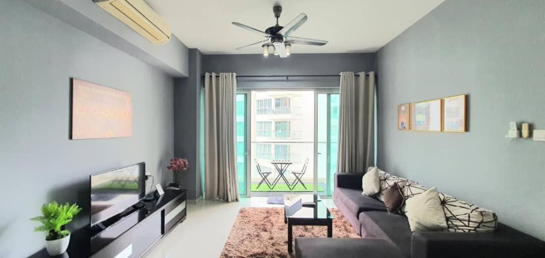 Regalia Suites KLCC View Rooftop Infinity Pool by SHI