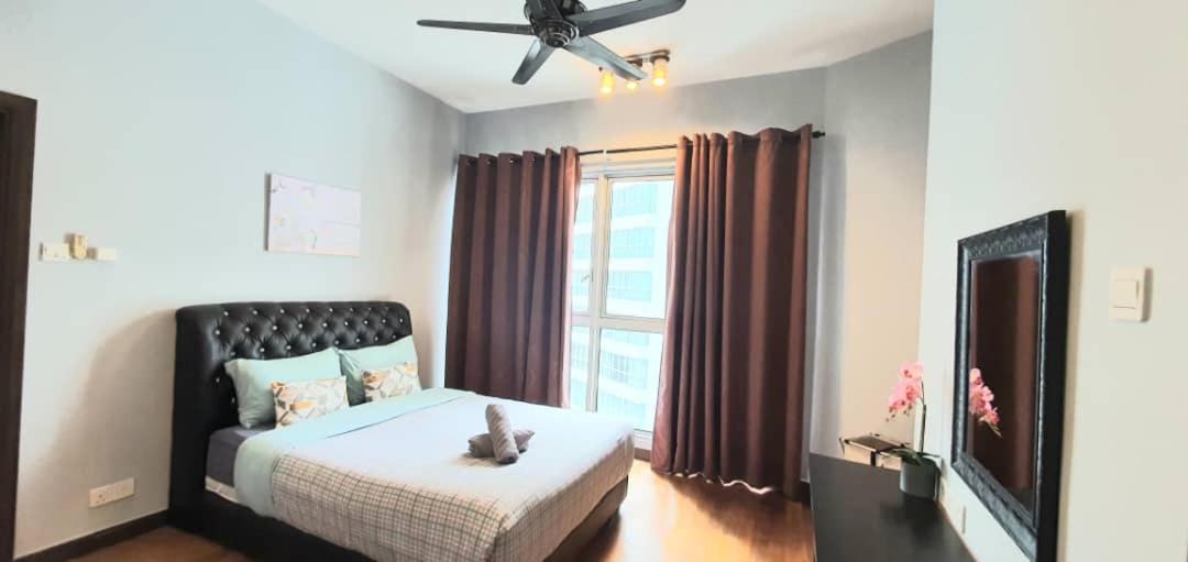 Regalia Suites KLCC View Rooftop Infinity Pool by SHI