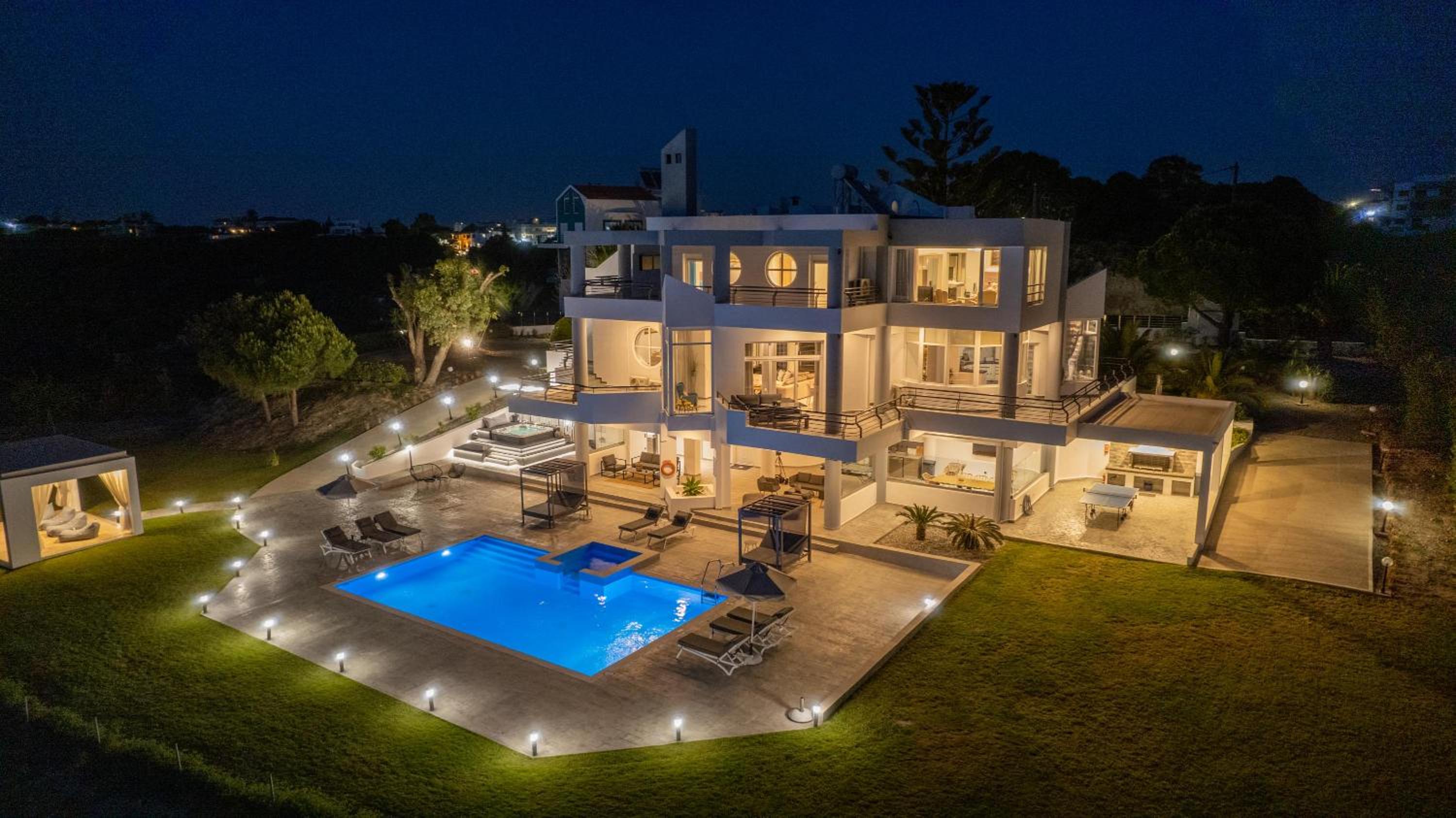Monte Smith Luxury Villas view 3