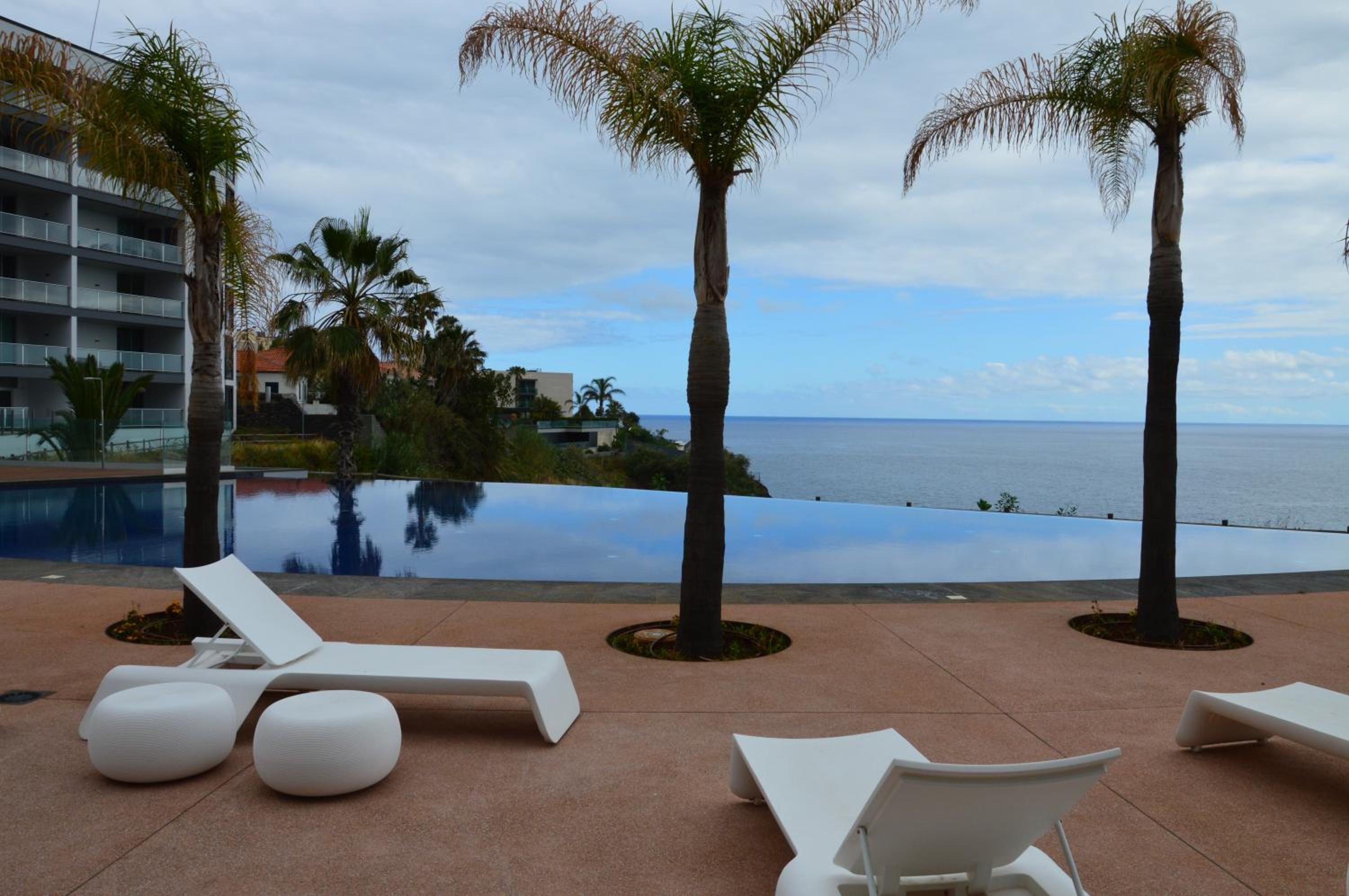 Peaceful Madeira Palace view 4