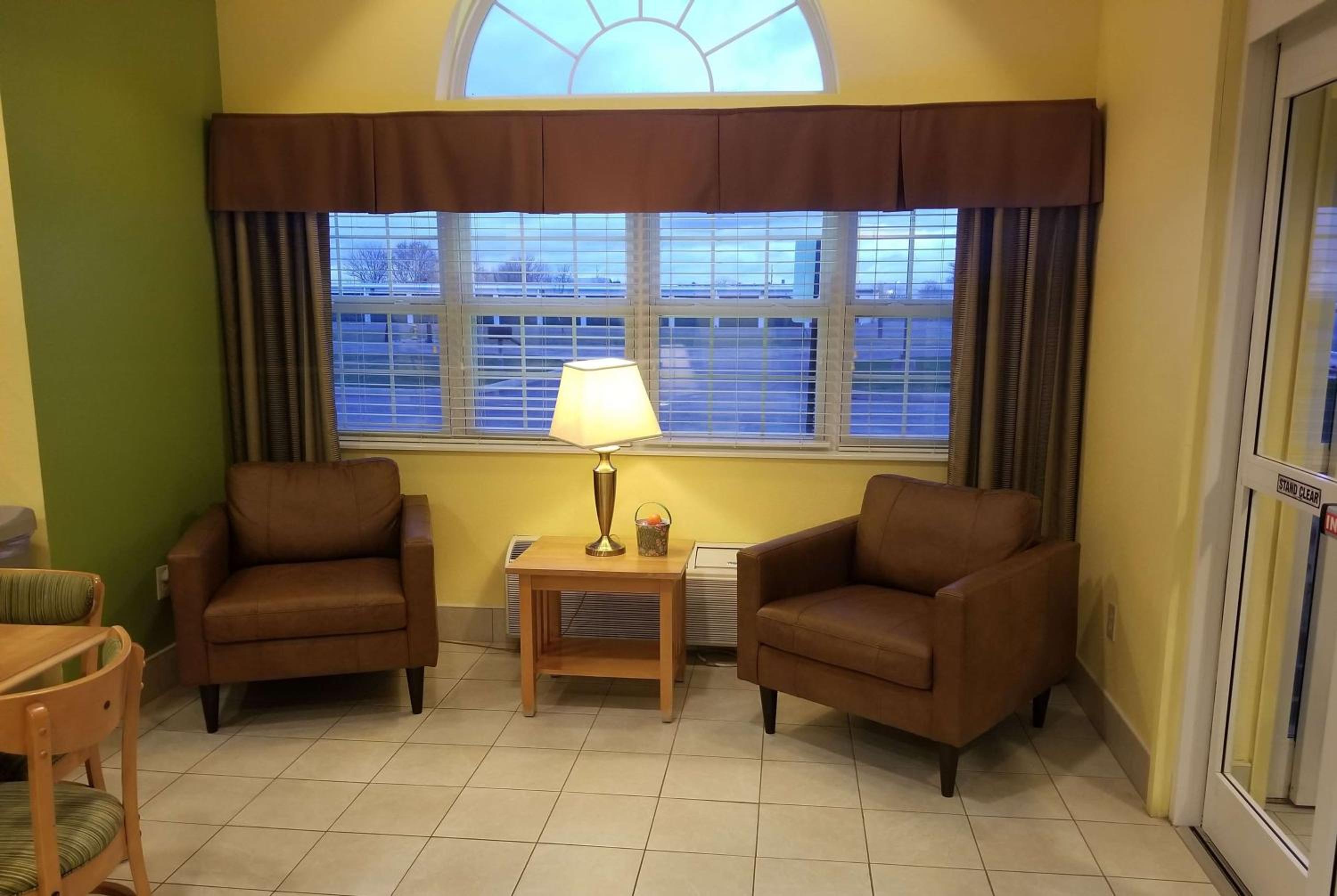 Microtel Inn & Suites by Wyndham Delphos view 3